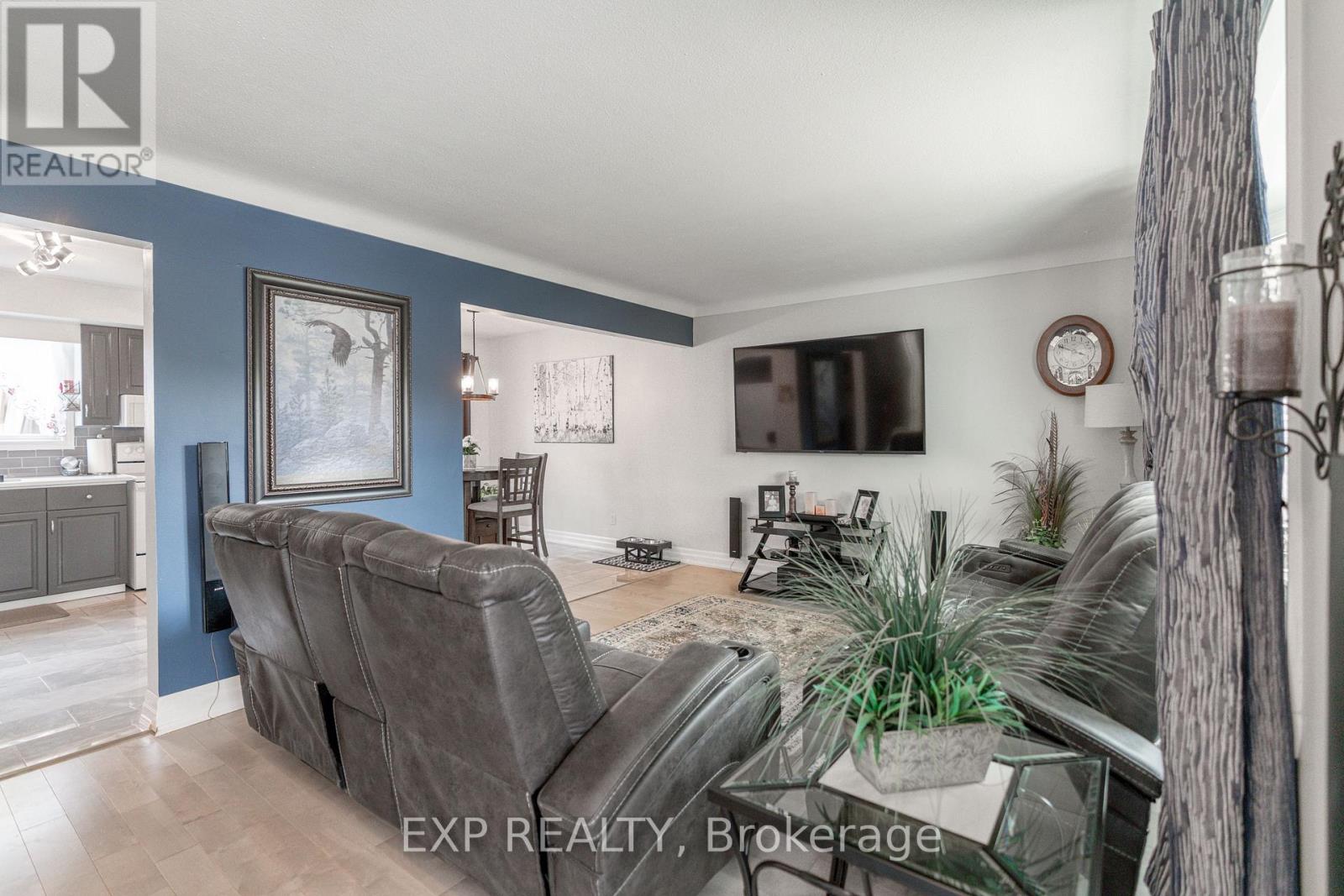 7141 Rosseau Place, Niagara Falls, Ontario  L2J 3V1 - Photo 9 - X12471457
