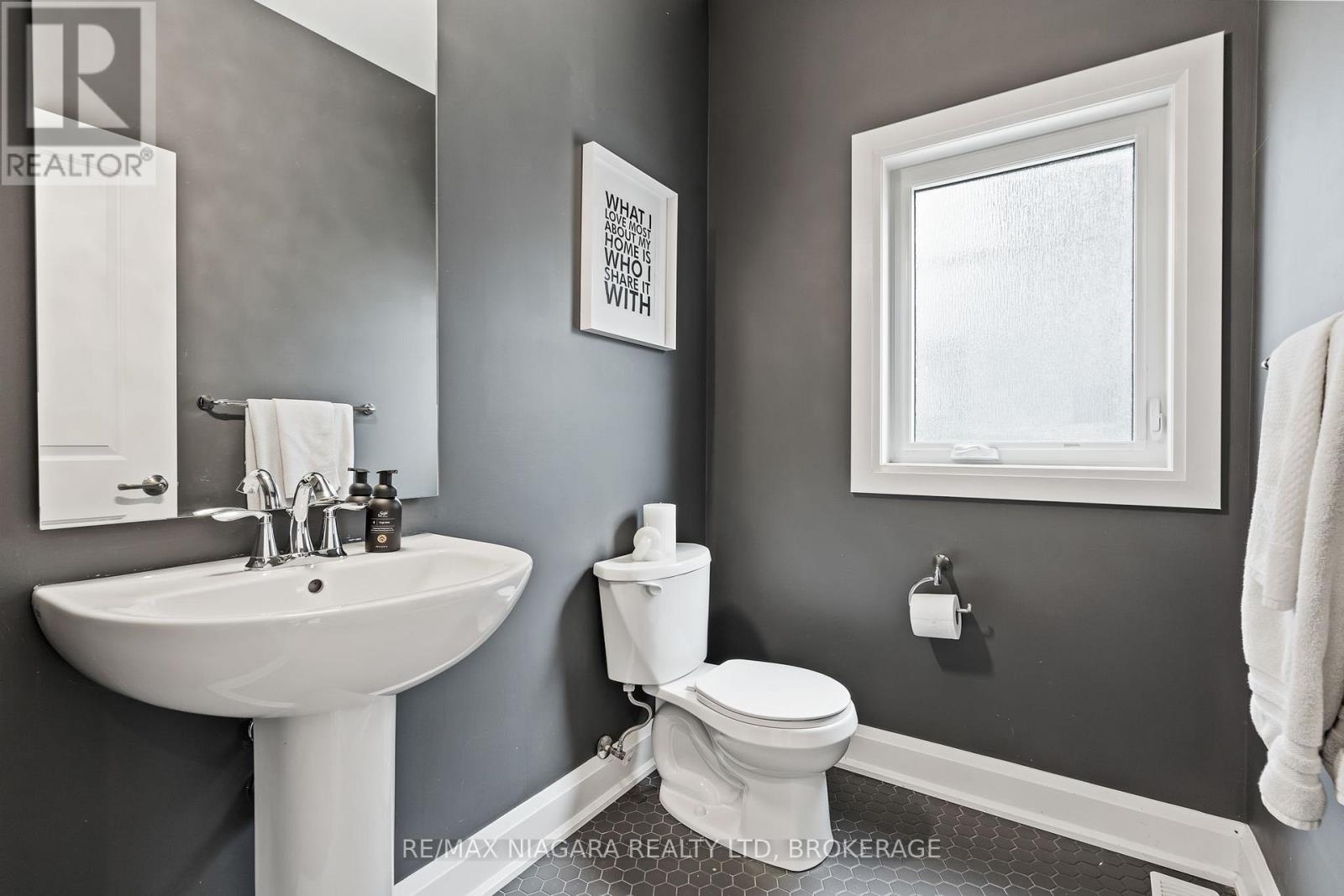 4 Olde School Court, St. Catharines, Ontario  L2N 0B1 - Photo 11 - X12471467