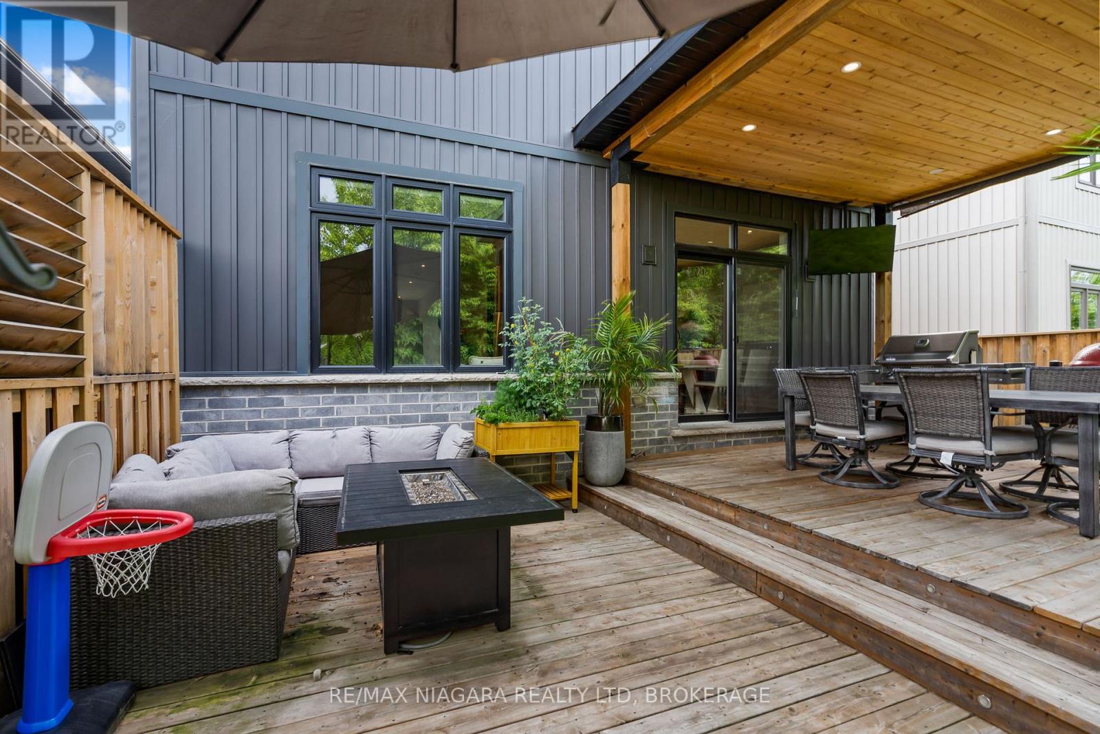 4 Olde School Court, St. Catharines, Ontario  L2N 0B1 - Photo 30 - X12471467