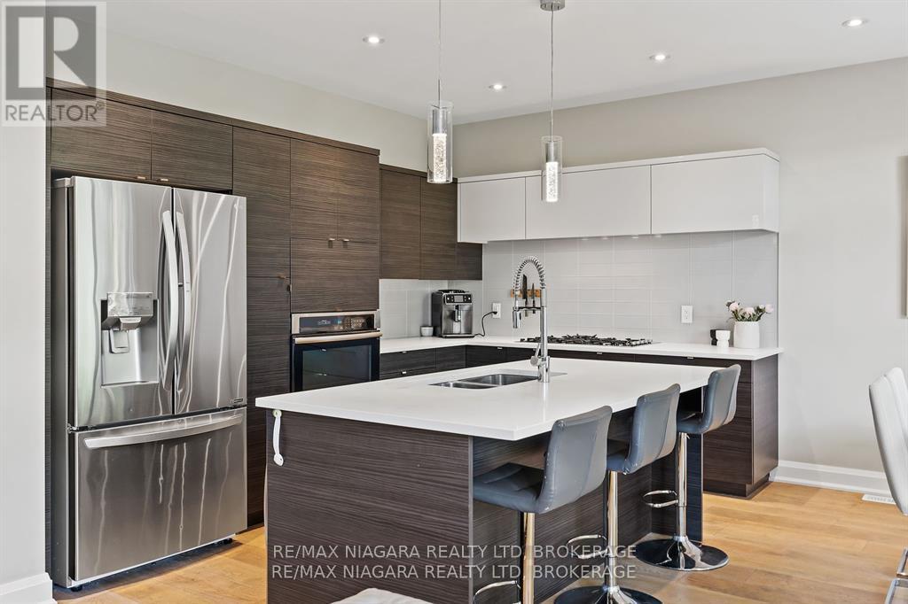 4 Olde School Court, St. Catharines, Ontario  L2N 0B1 - Photo 4 - X12471467