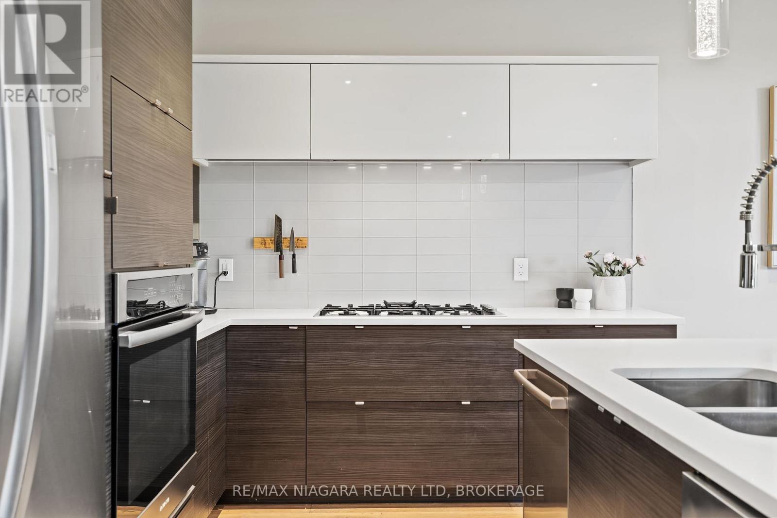 4 Olde School Court, St. Catharines, Ontario  L2N 0B1 - Photo 6 - X12471467