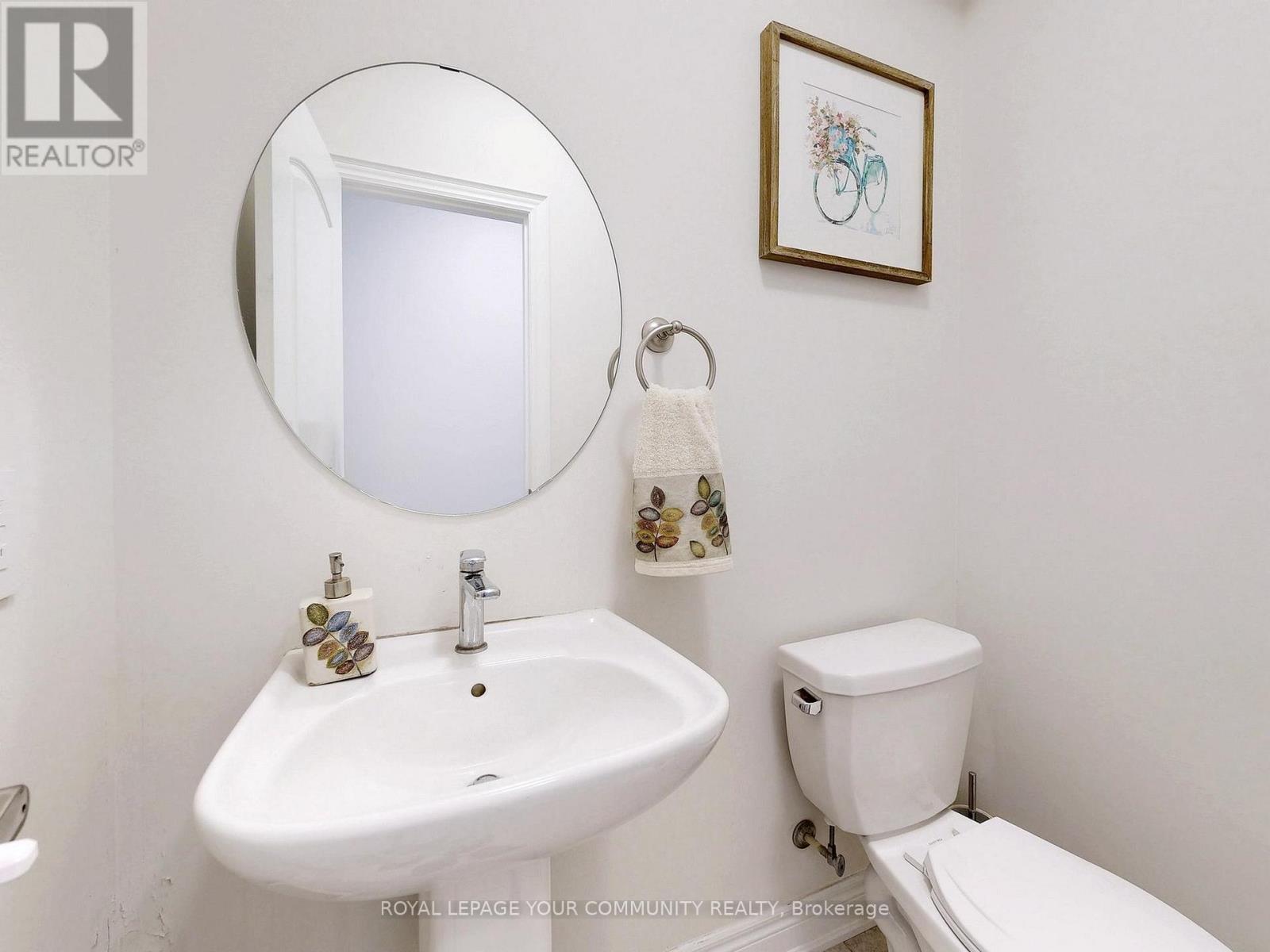 66 Drizzel Crescent, Richmond Hill, Ontario  L4E 1G8 - Photo 12 - N12471354