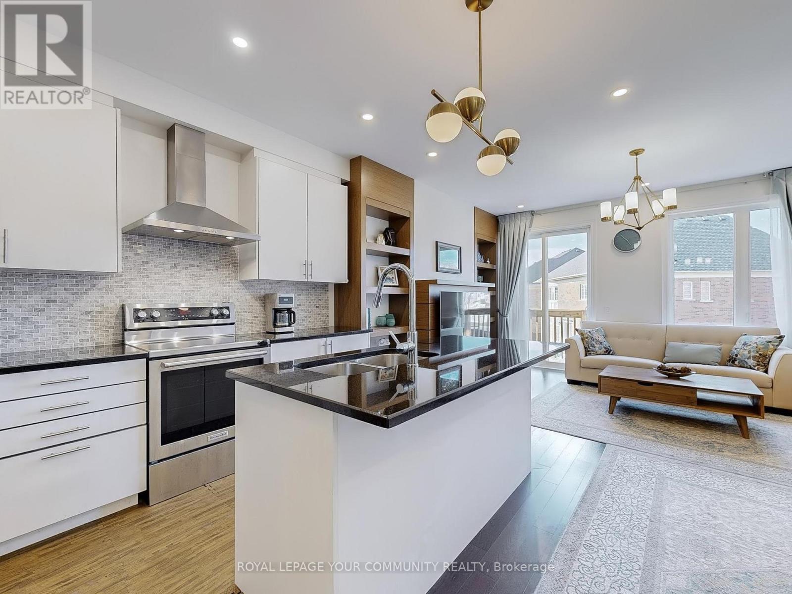 66 Drizzel Crescent, Richmond Hill, Ontario  L4E 1G8 - Photo 7 - N12471354