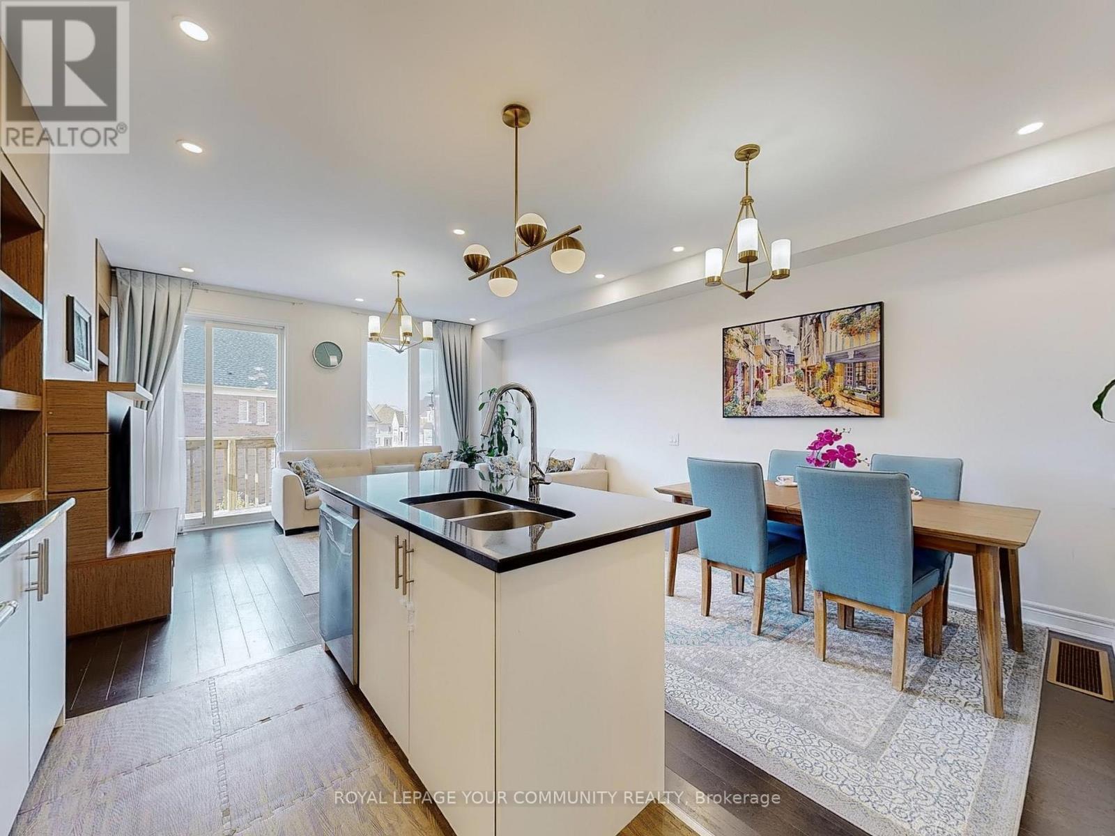 66 Drizzel Crescent, Richmond Hill, Ontario  L4E 1G8 - Photo 8 - N12471354
