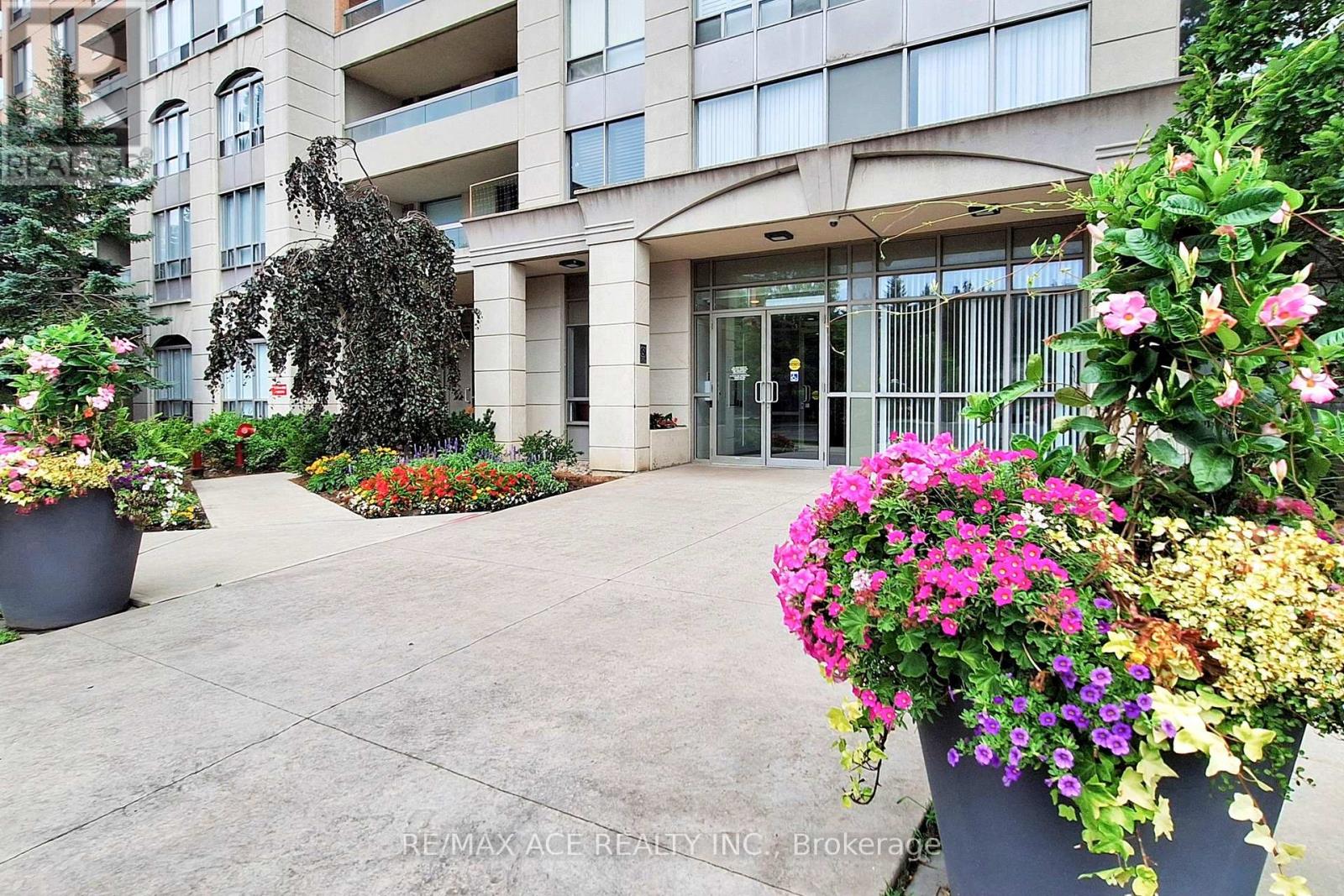 1108 - 29 Northern Heights Drive, Richmond Hill, Ontario  L4B 4L8 - Photo 2 - N12471383