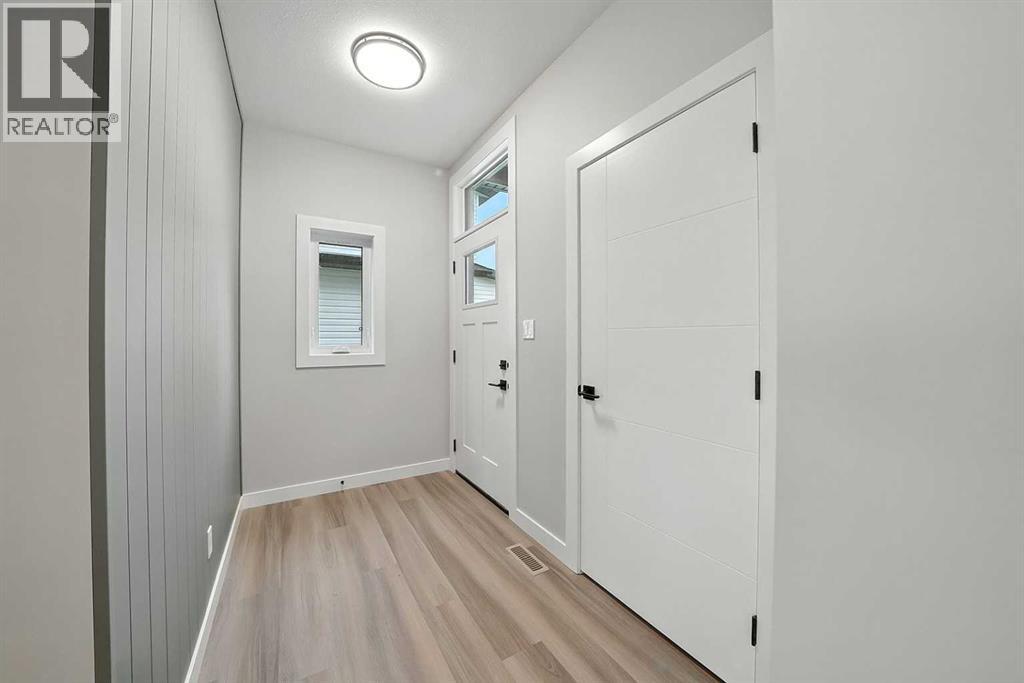 45 Thorkman Avenue, Red Deer, Alberta  T4P 0Y8 - Photo 3 - A2221734