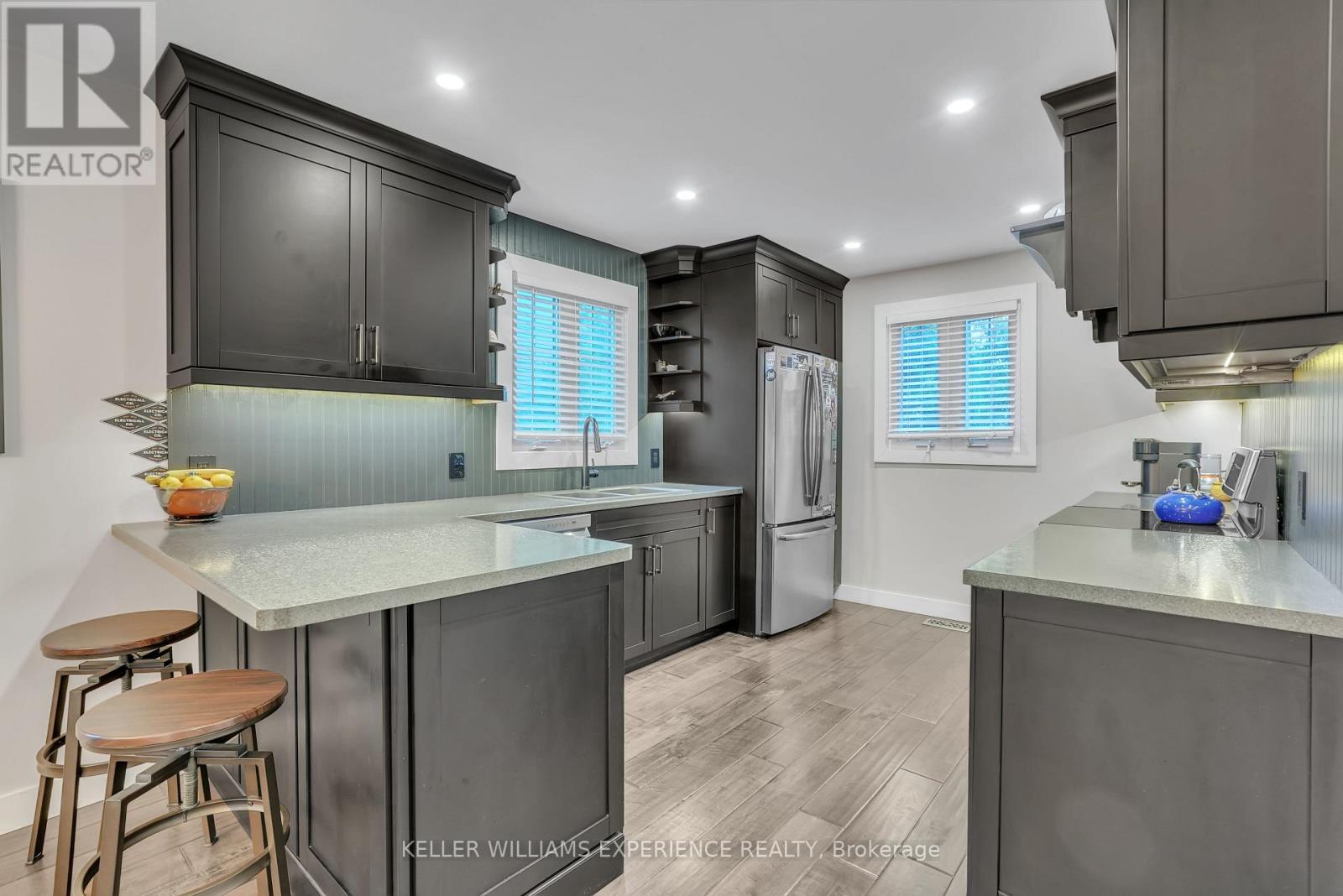 108 Elizabeth Street, Barrie, Ontario  L4N 6P2 - Photo 4 - S12471364