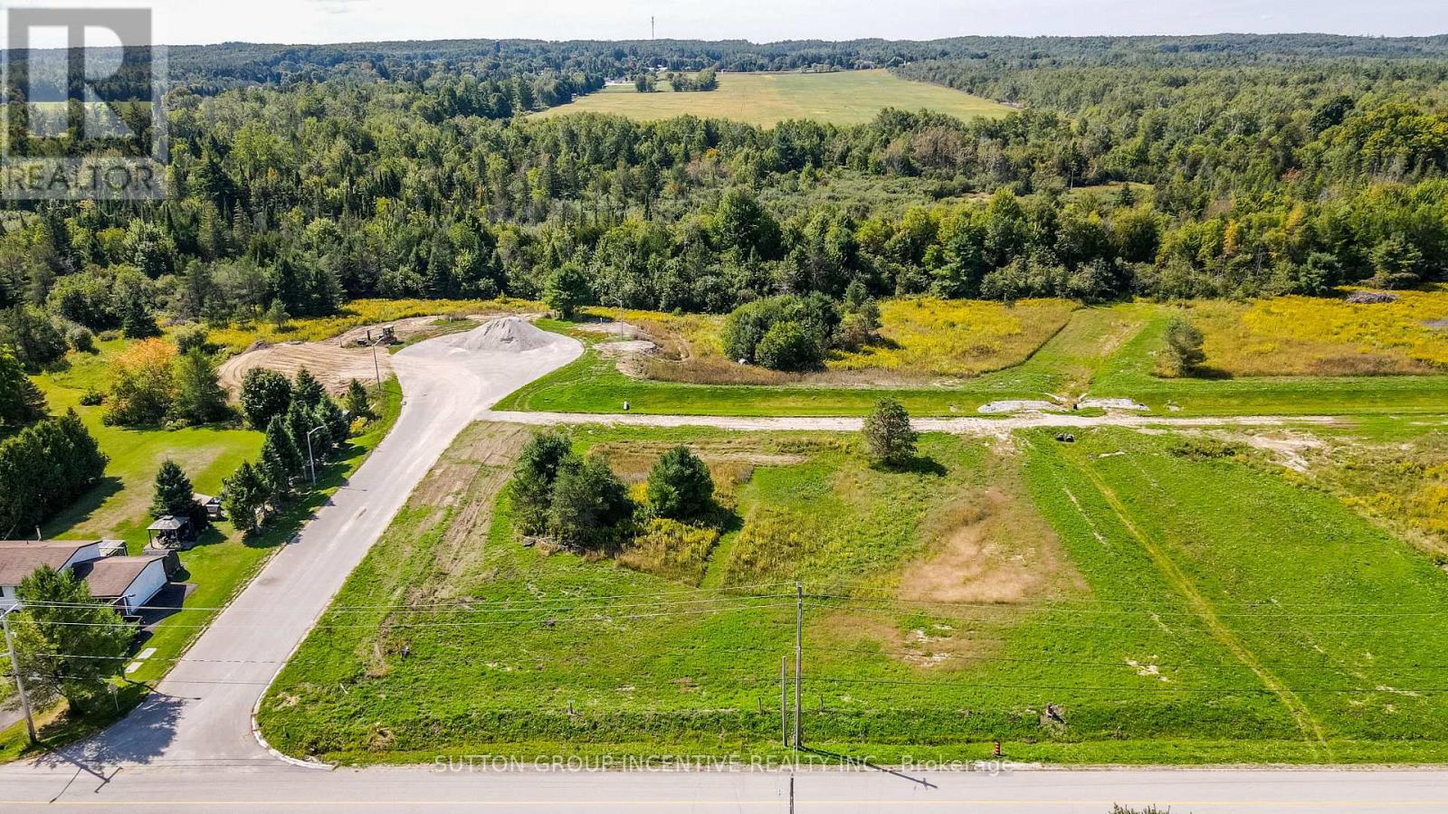 14 Rumble Court, Springwater, Ontario  L0L 1V0 - Photo 3 - S12471365