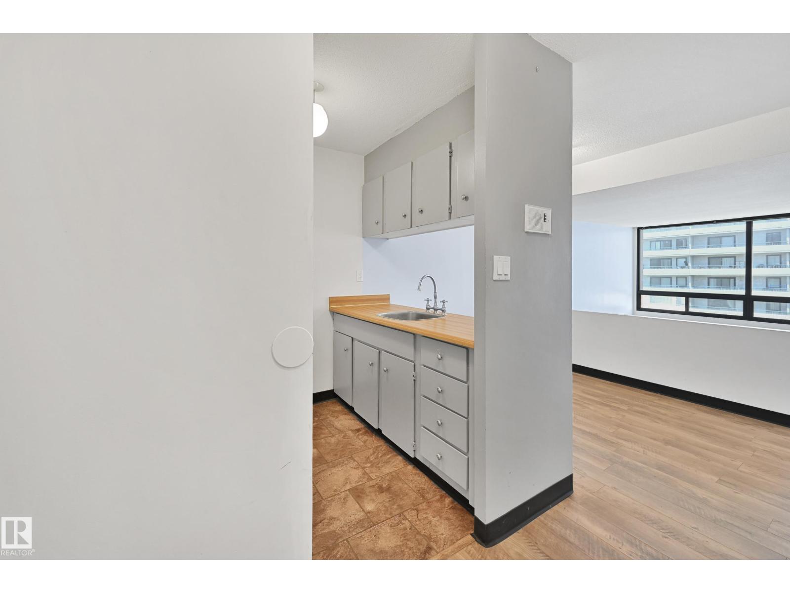 #723 10160 114 St Nw, Edmonton, Alberta  T5K 2L2 - Photo 3 - E4462772
