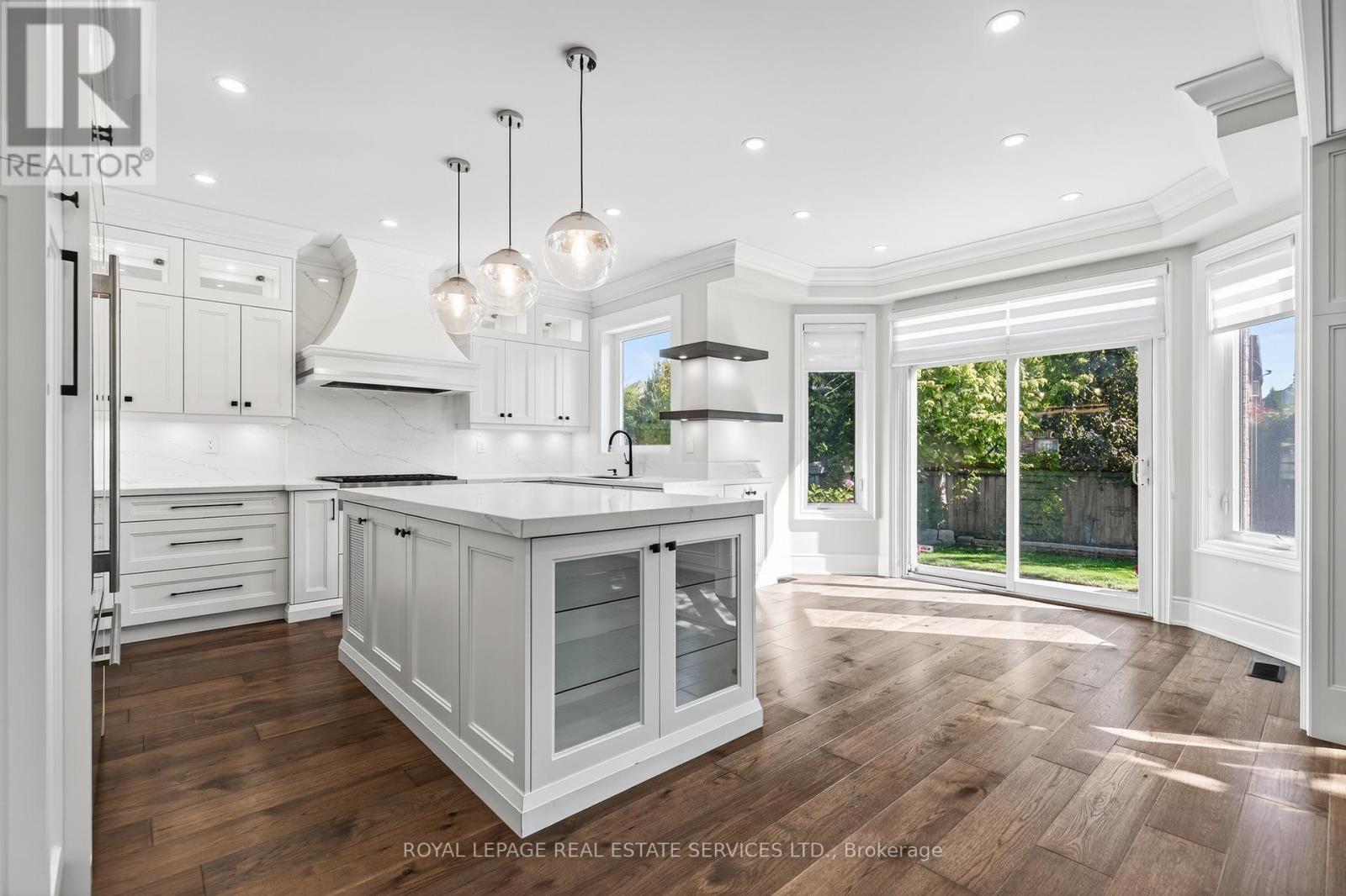 2240 Pine Glen Road, Oakville, Ontario  L6M 0G5 - Photo 11 - W12471360