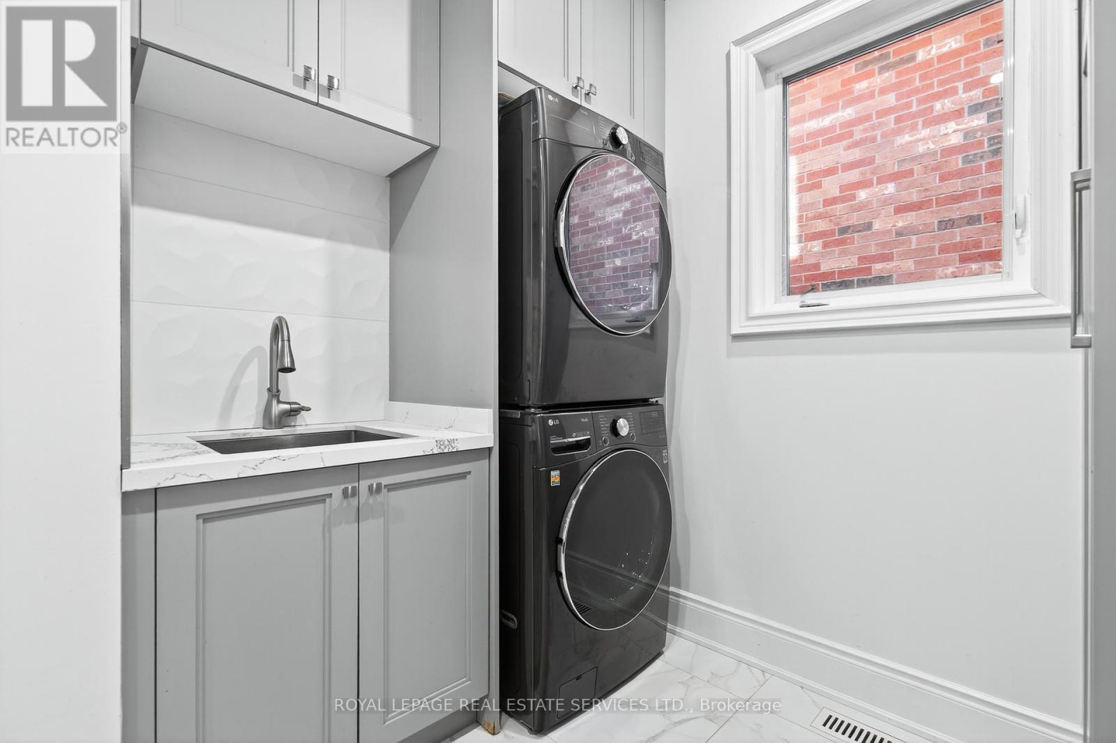 2240 Pine Glen Road, Oakville, Ontario  L6M 0G5 - Photo 19 - W12471360