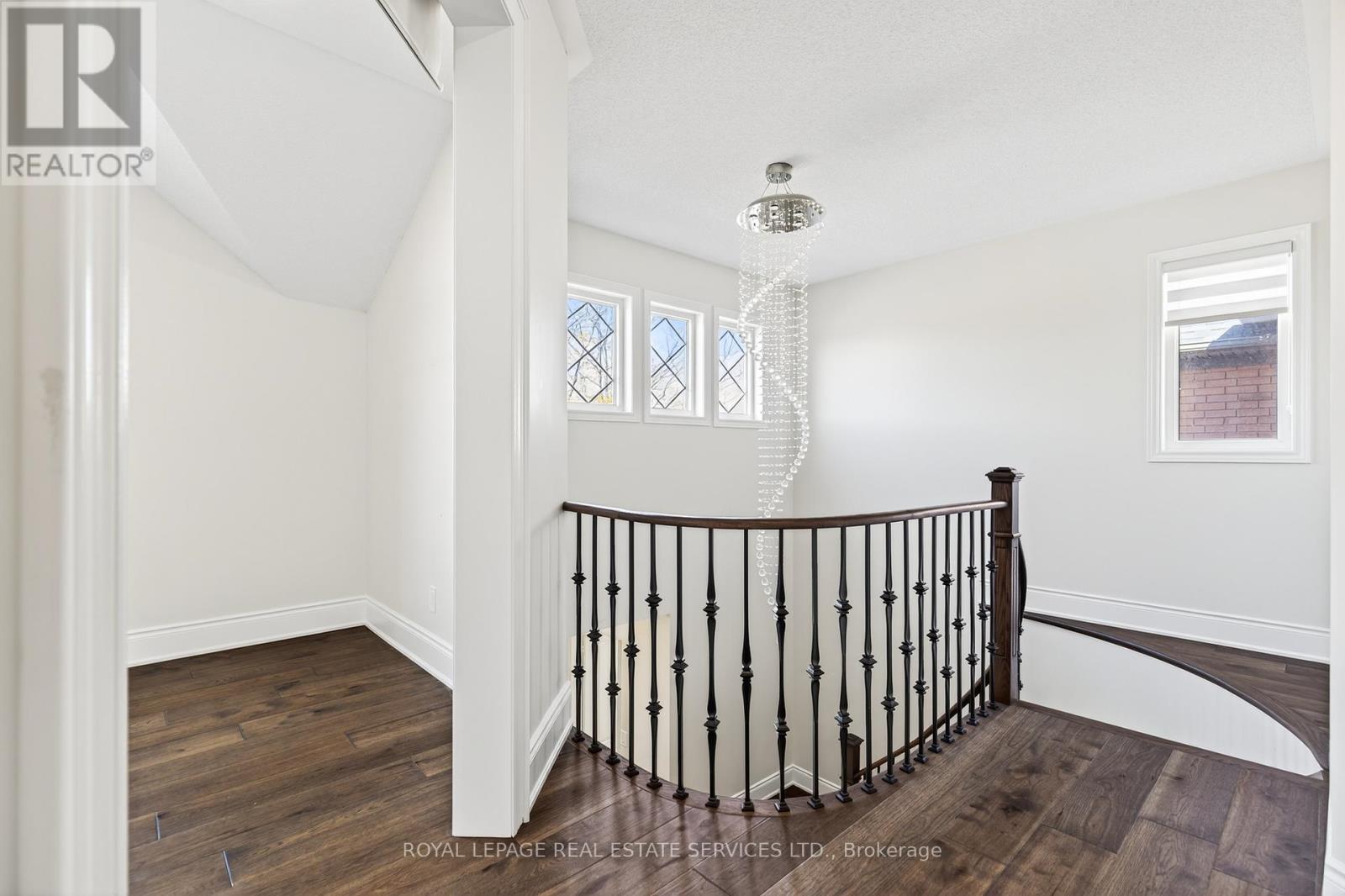 2240 Pine Glen Road, Oakville, Ontario  L6M 0G5 - Photo 21 - W12471360