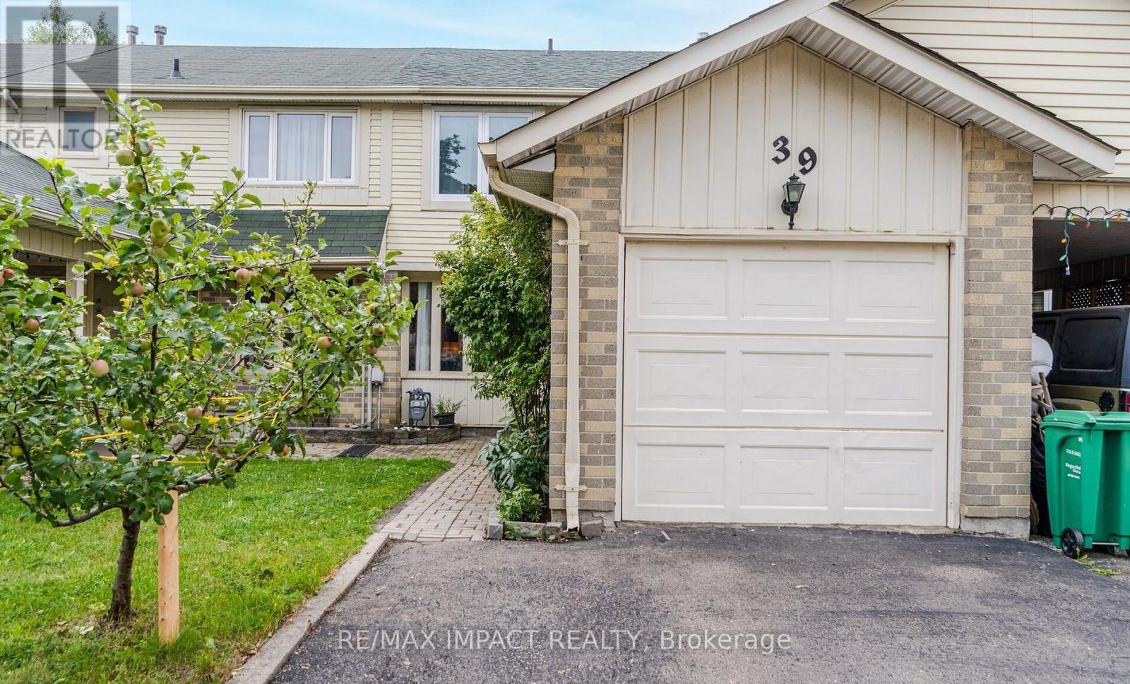 39 COURTLEIGH SQUARE, Brampton, Ontario