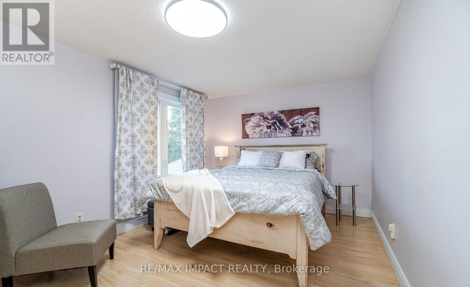 39 Courtleigh Square, Brampton, Ontario  L6Z 1J2 - Photo 10 - W12471363