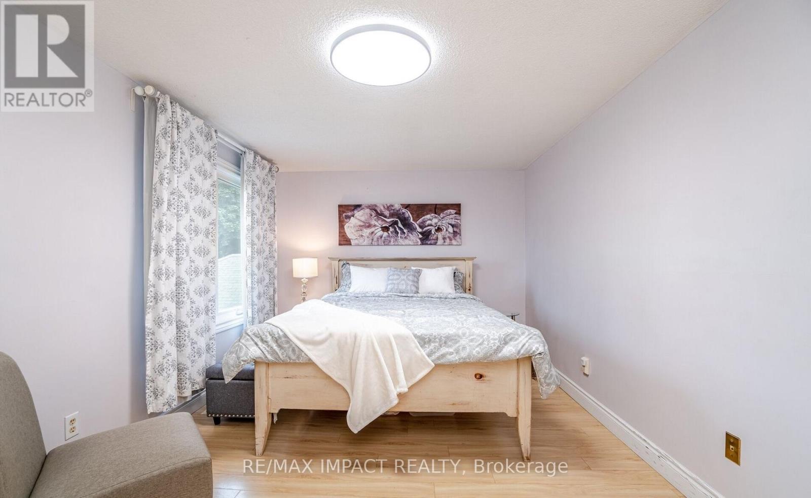 39 Courtleigh Square, Brampton, Ontario  L6Z 1J2 - Photo 11 - W12471363