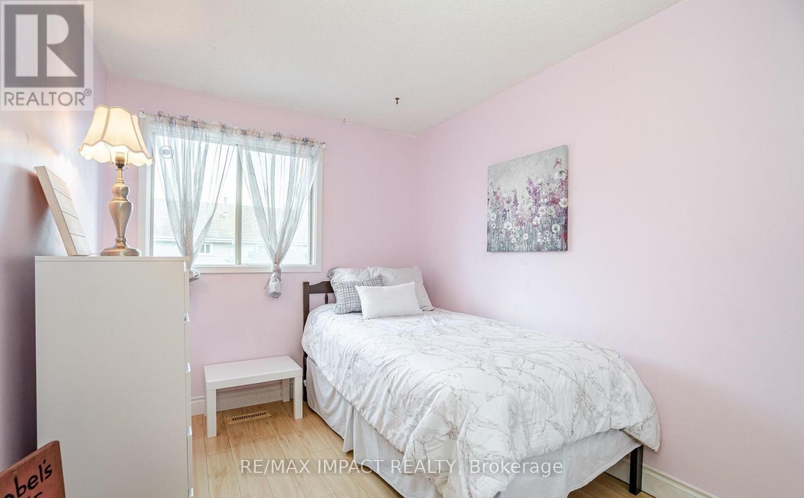 39 Courtleigh Square, Brampton, Ontario  L6Z 1J2 - Photo 12 - W12471363