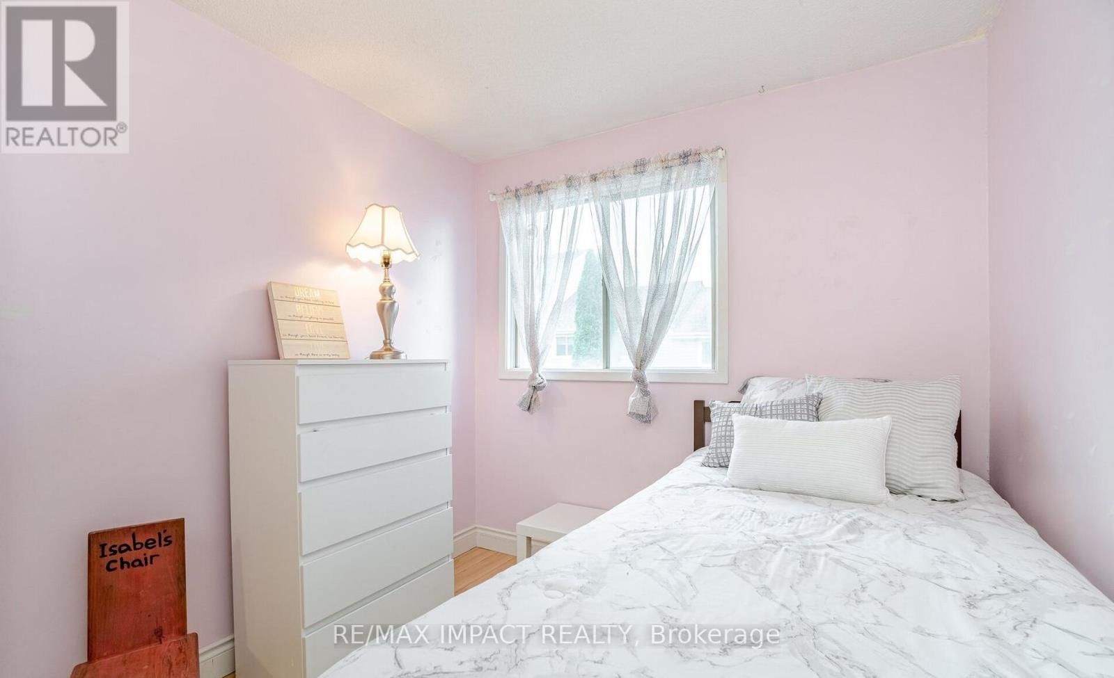 39 Courtleigh Square, Brampton, Ontario  L6Z 1J2 - Photo 13 - W12471363