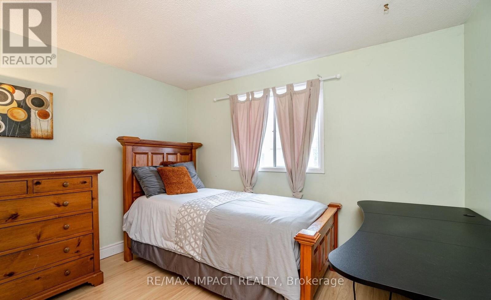 39 Courtleigh Square, Brampton, Ontario  L6Z 1J2 - Photo 14 - W12471363