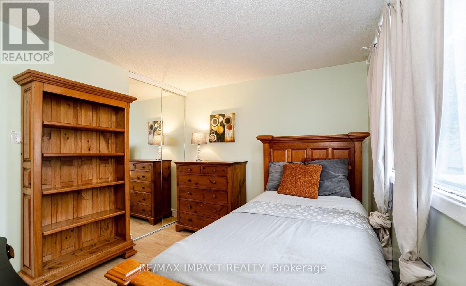39 Courtleigh Square, Brampton, Ontario  L6Z 1J2 - Photo 15 - W12471363