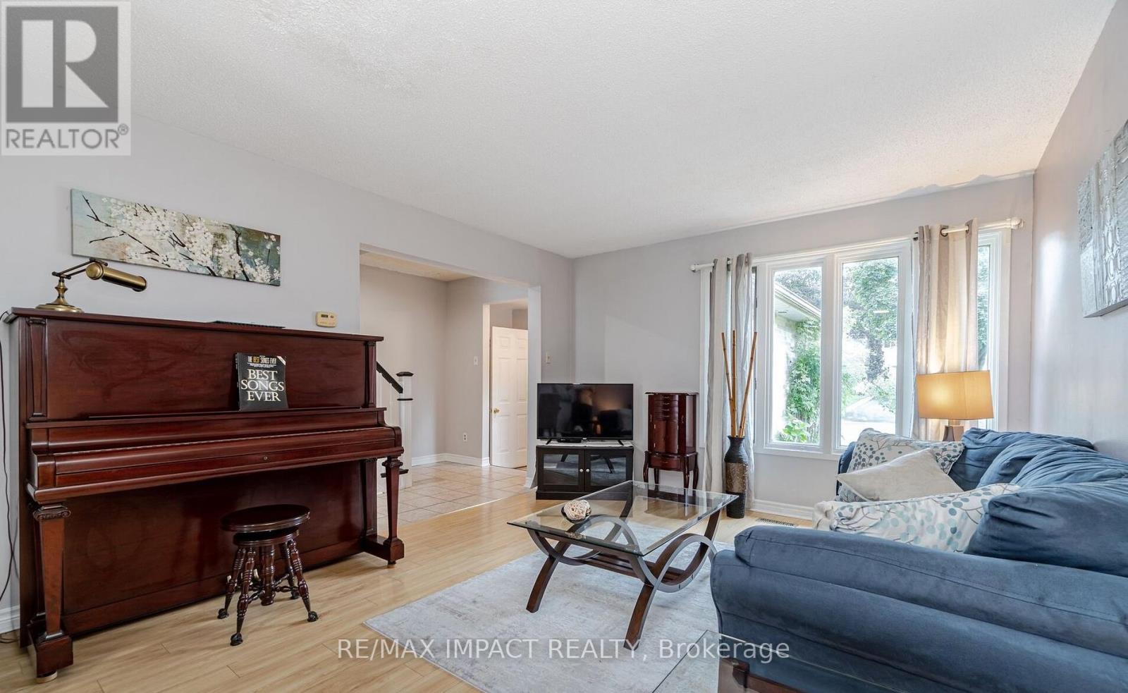 39 Courtleigh Square, Brampton, Ontario  L6Z 1J2 - Photo 5 - W12471363