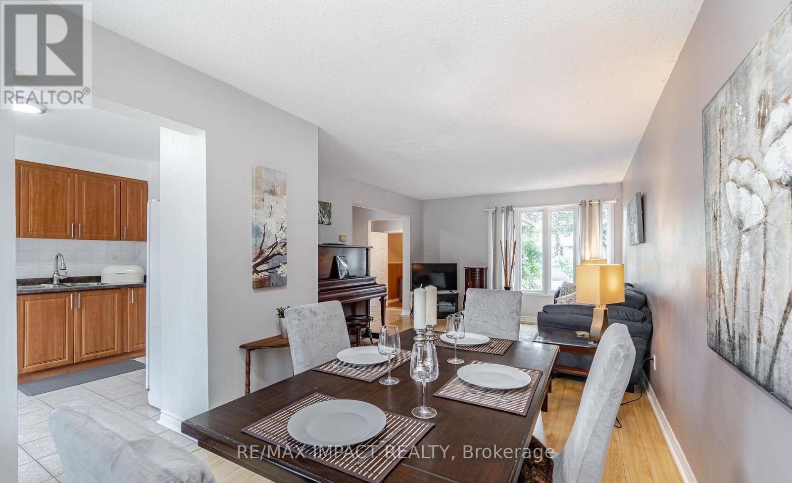 39 Courtleigh Square, Brampton, Ontario  L6Z 1J2 - Photo 7 - W12471363