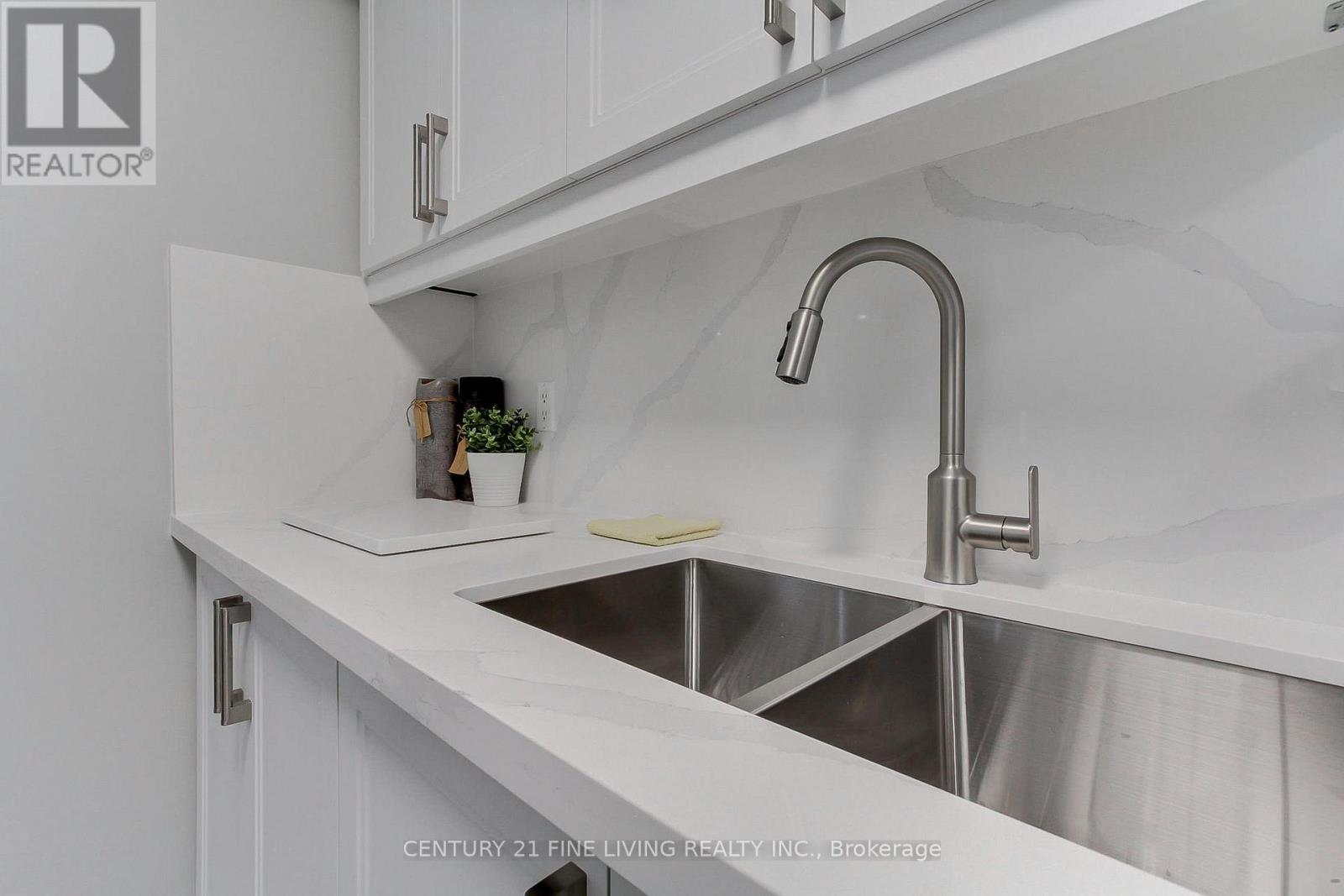 1415 - 55 Strathaven Drive, Mississauga, Ontario  L5R 4G9 - Photo 9 - W12471368