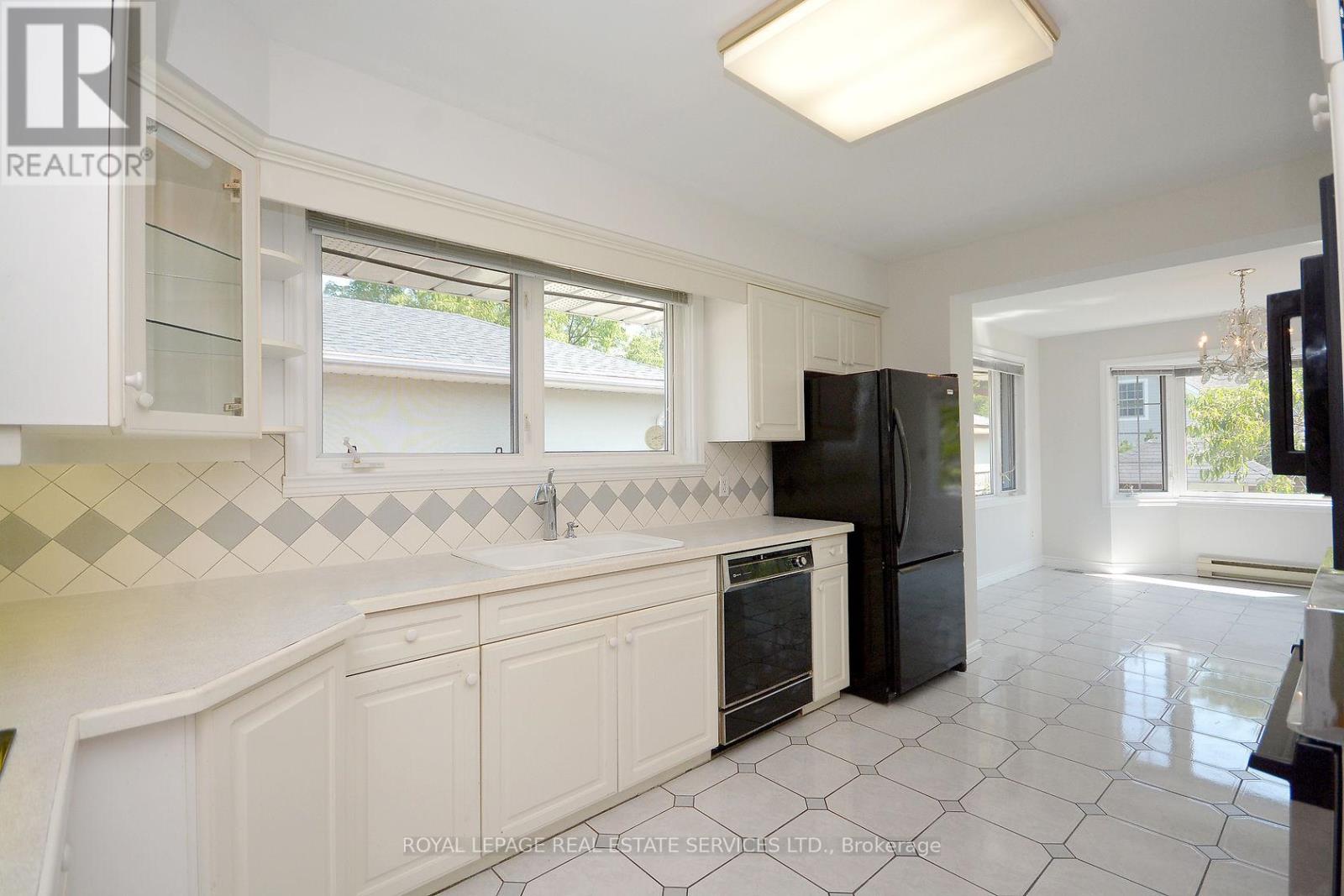 Upper - 1144 Sarta Road, Oakville, Ontario  L6L 2P2 - Photo 10 - W12471371