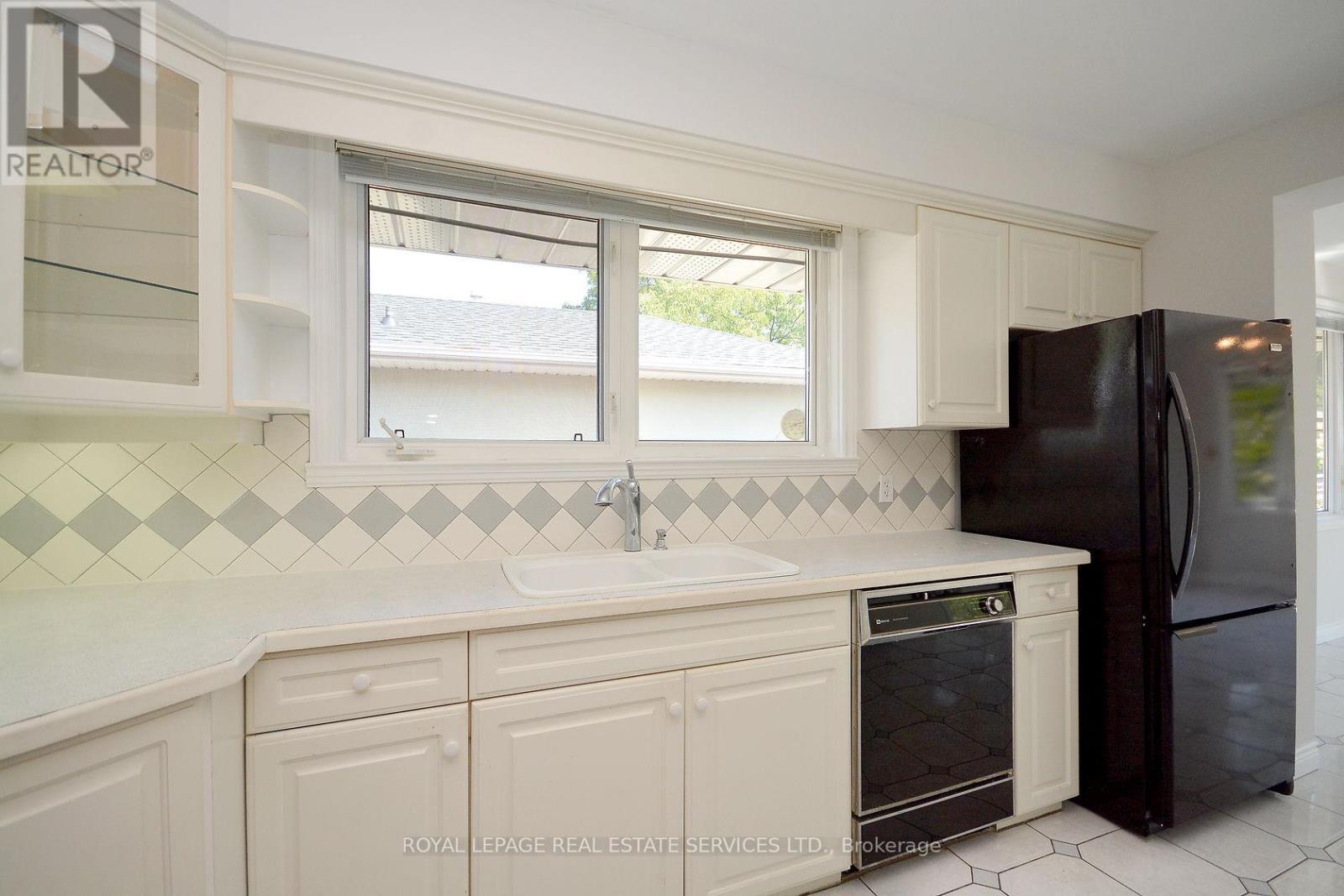 Upper - 1144 Sarta Road, Oakville, Ontario  L6L 2P2 - Photo 13 - W12471371