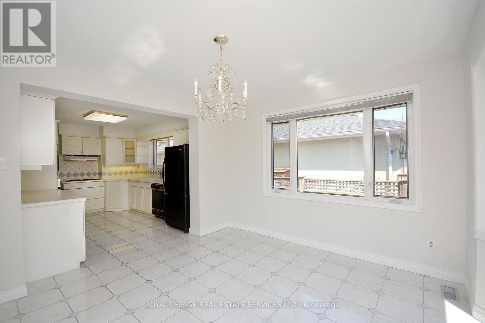 Upper - 1144 Sarta Road, Oakville, Ontario  L6L 2P2 - Photo 14 - W12471371