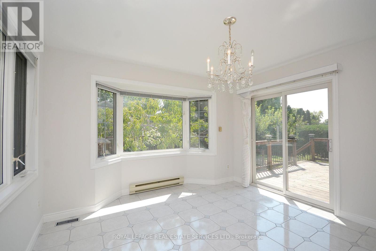 Upper - 1144 Sarta Road, Oakville, Ontario  L6L 2P2 - Photo 15 - W12471371