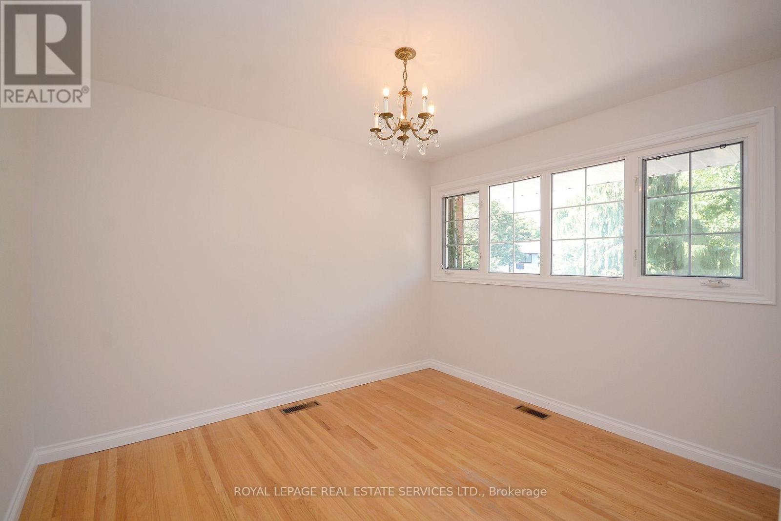 Upper - 1144 Sarta Road, Oakville, Ontario  L6L 2P2 - Photo 18 - W12471371