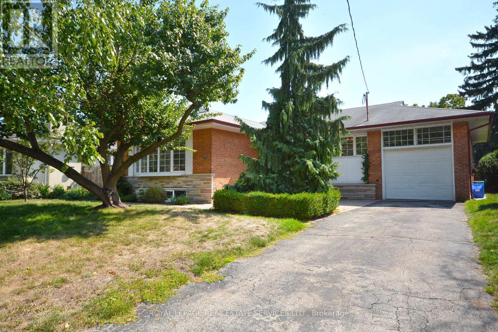 Upper - 1144 Sarta Road, Oakville, Ontario  L6L 2P2 - Photo 2 - W12471371