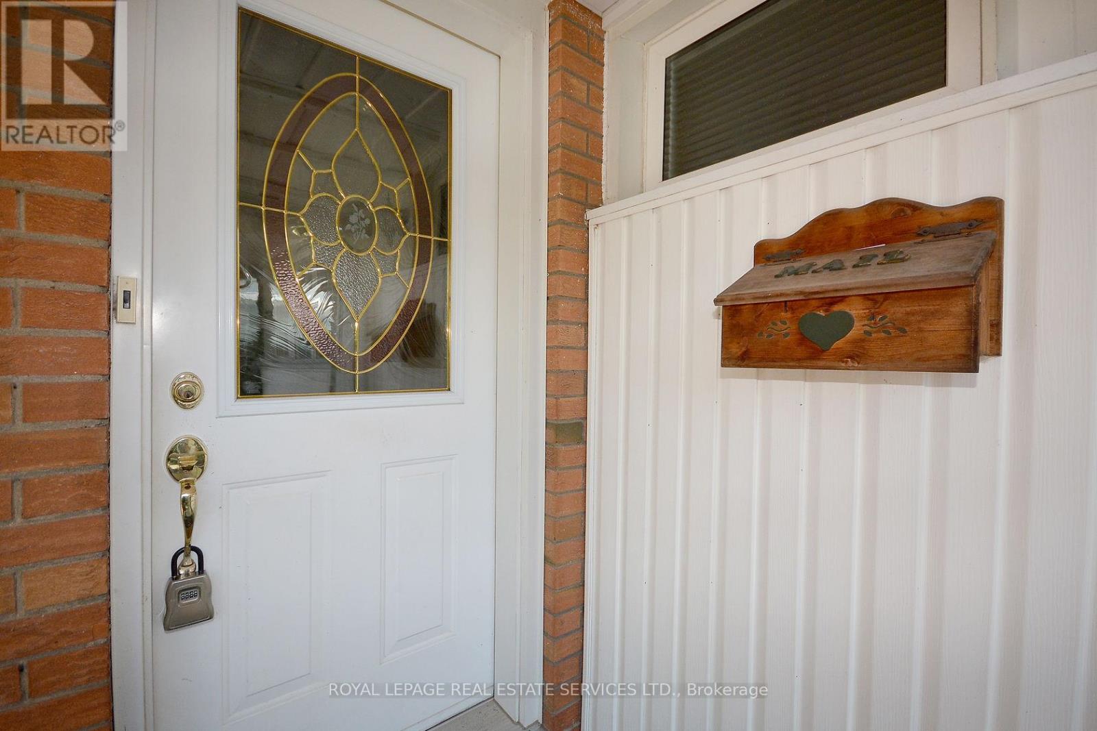 Upper - 1144 Sarta Road, Oakville, Ontario  L6L 2P2 - Photo 3 - W12471371