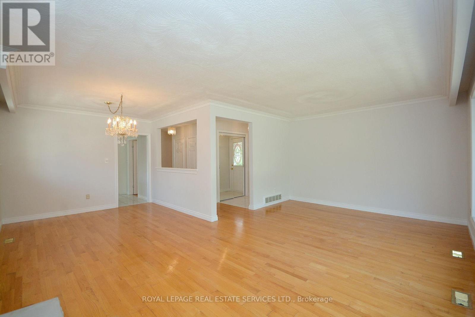Upper - 1144 Sarta Road, Oakville, Ontario  L6L 2P2 - Photo 7 - W12471371