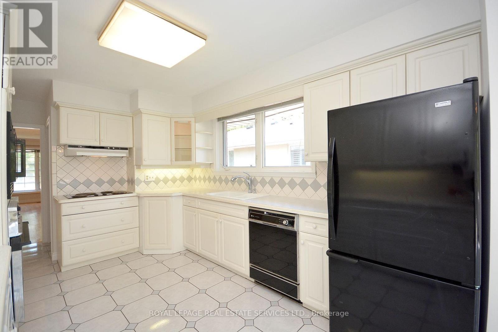 Upper - 1144 Sarta Road, Oakville, Ontario  L6L 2P2 - Photo 9 - W12471371