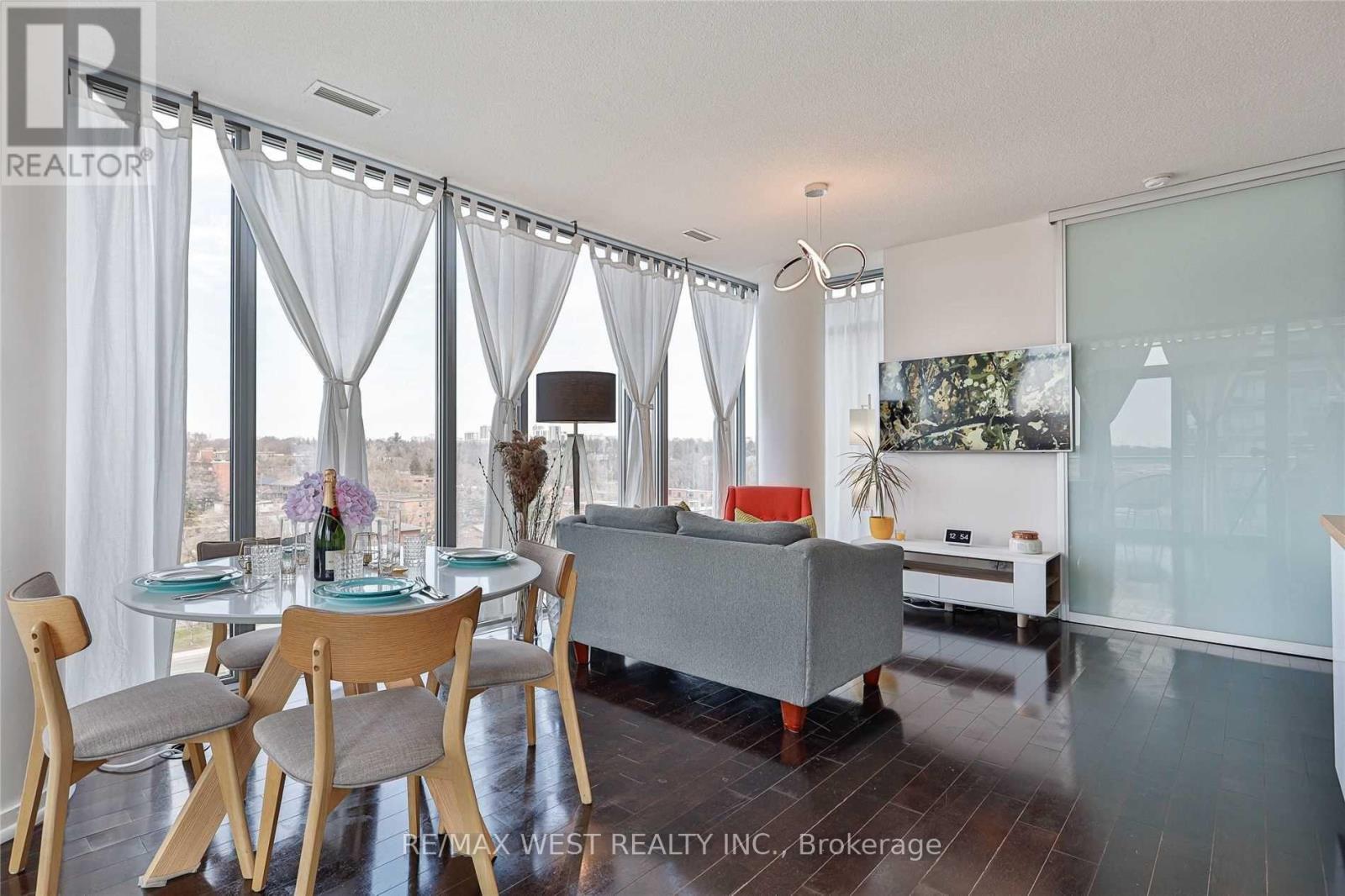 813 - 103 The Queensway, Toronto, Ontario  M6S 5B7 - Photo 10 - W12471389