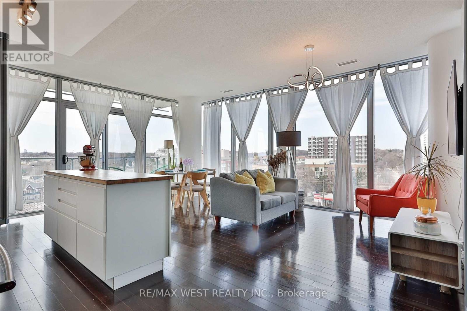 813 - 103 The Queensway, Toronto, Ontario  M6S 5B7 - Photo 12 - W12471389