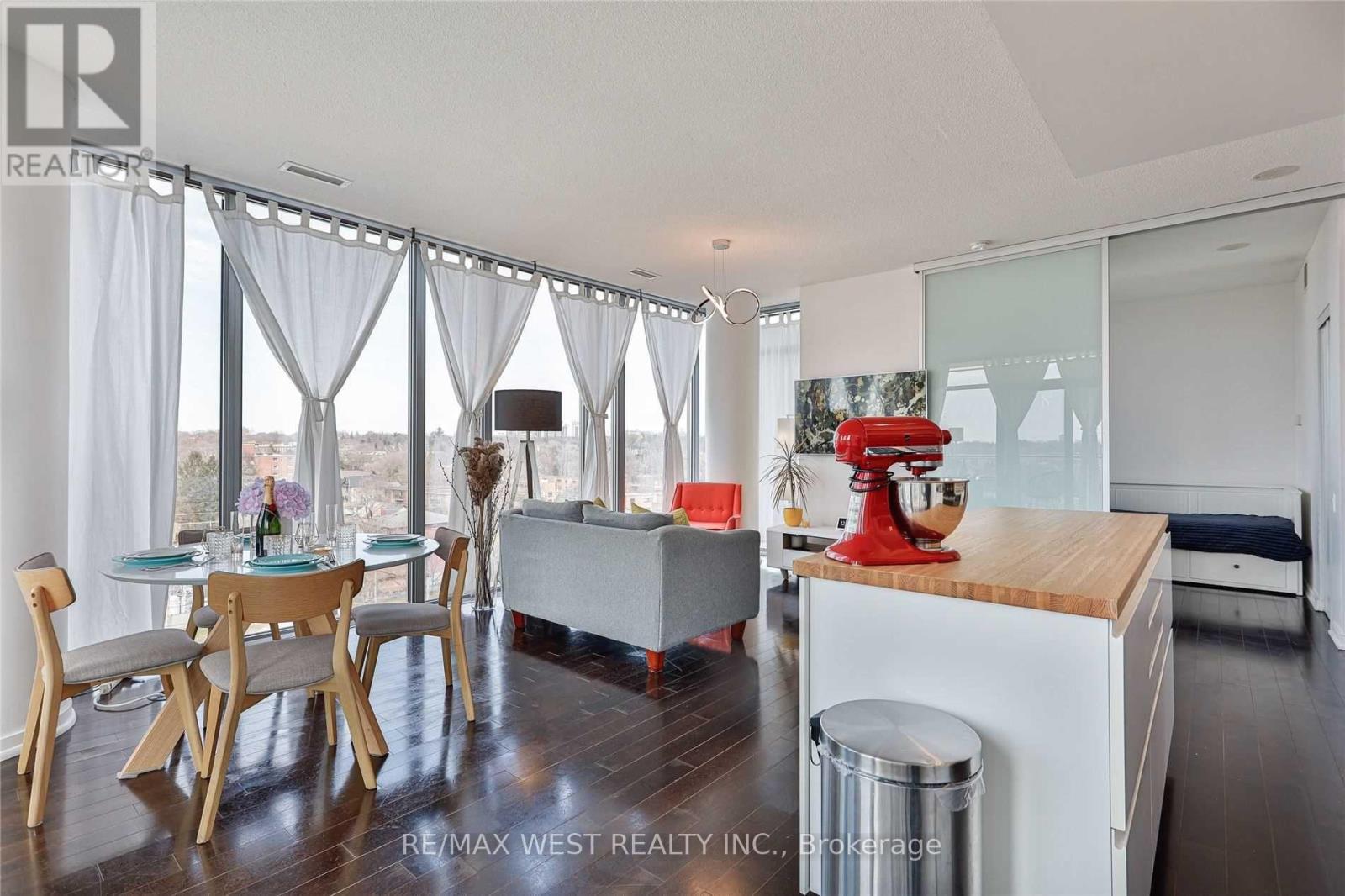 813 - 103 The Queensway, Toronto, Ontario  M6S 5B7 - Photo 13 - W12471389