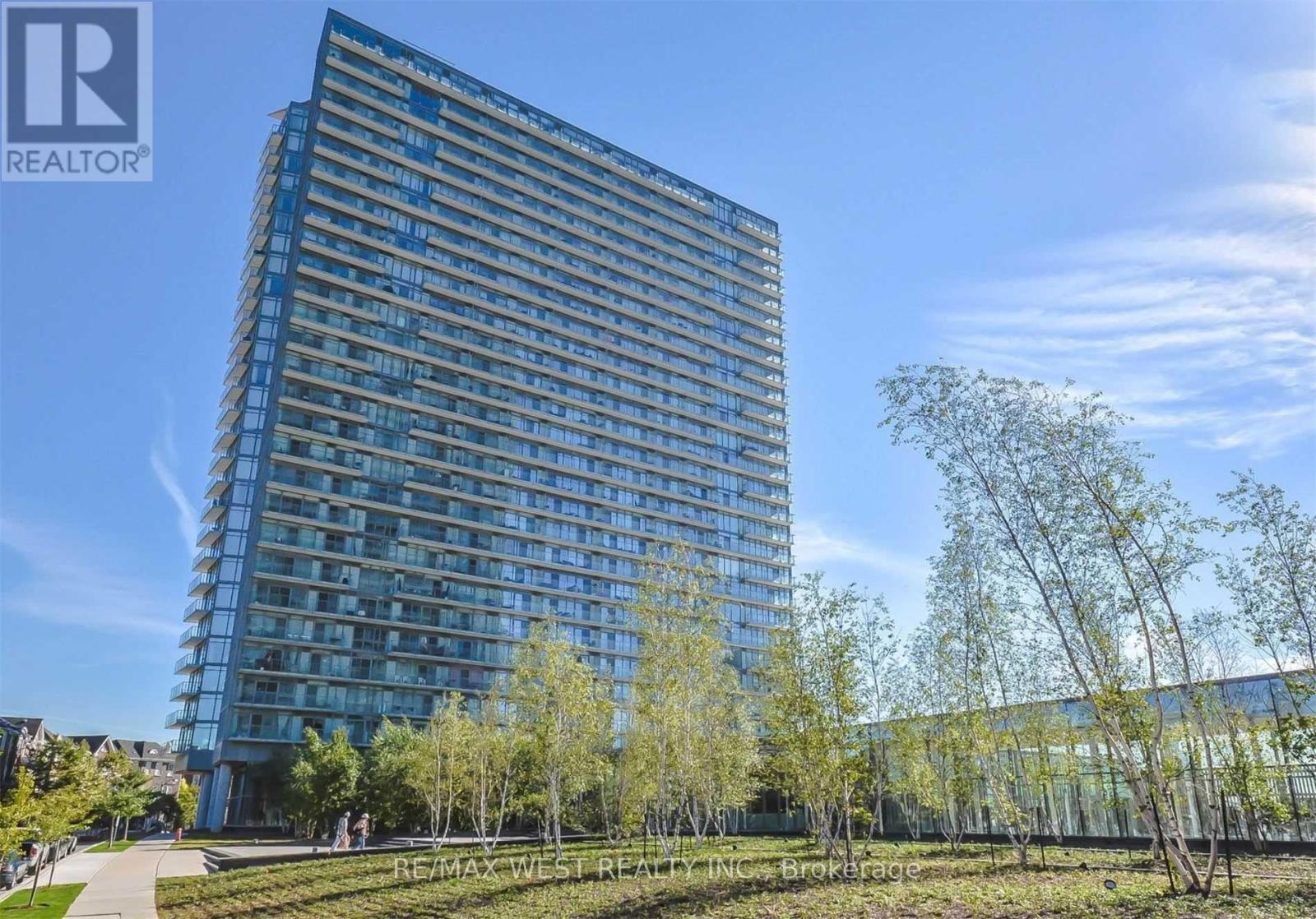 813 - 103 The Queensway, Toronto, Ontario  M6S 5B7 - Photo 2 - W12471389