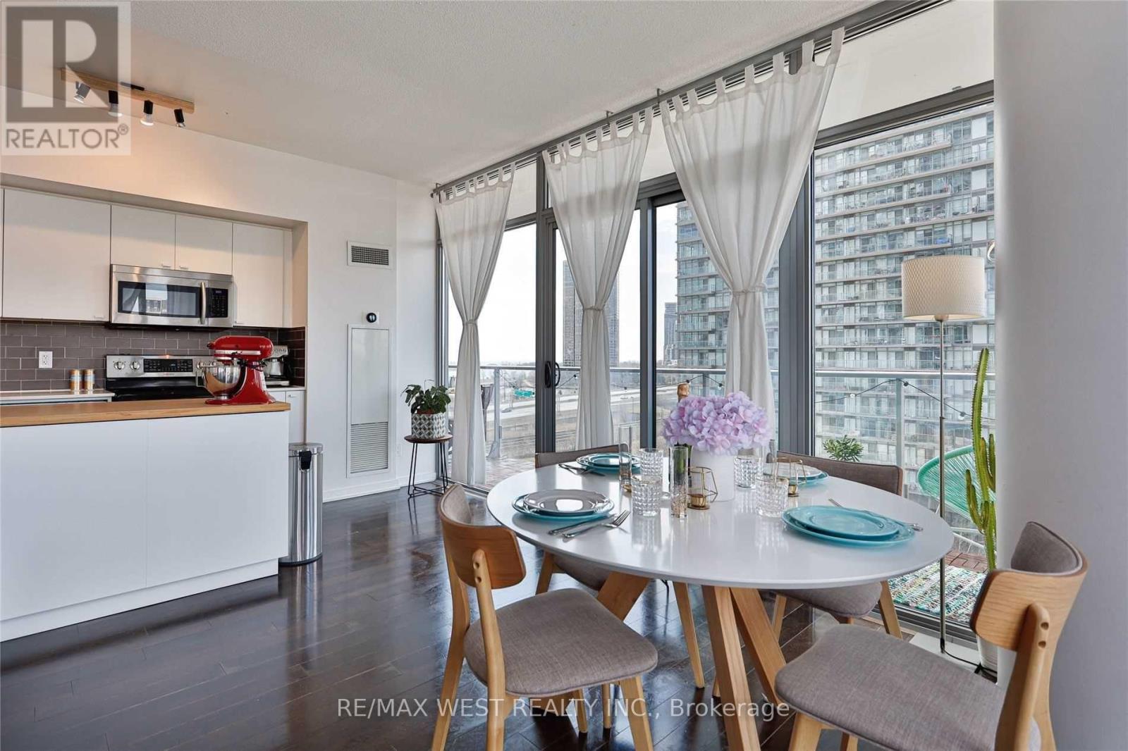 813 - 103 The Queensway, Toronto, Ontario  M6S 5B7 - Photo 20 - W12471389