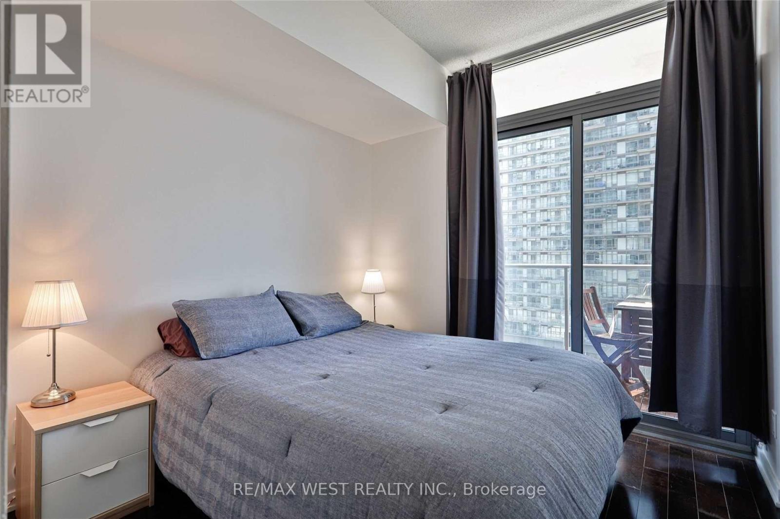 813 - 103 The Queensway, Toronto, Ontario  M6S 5B7 - Photo 22 - W12471389
