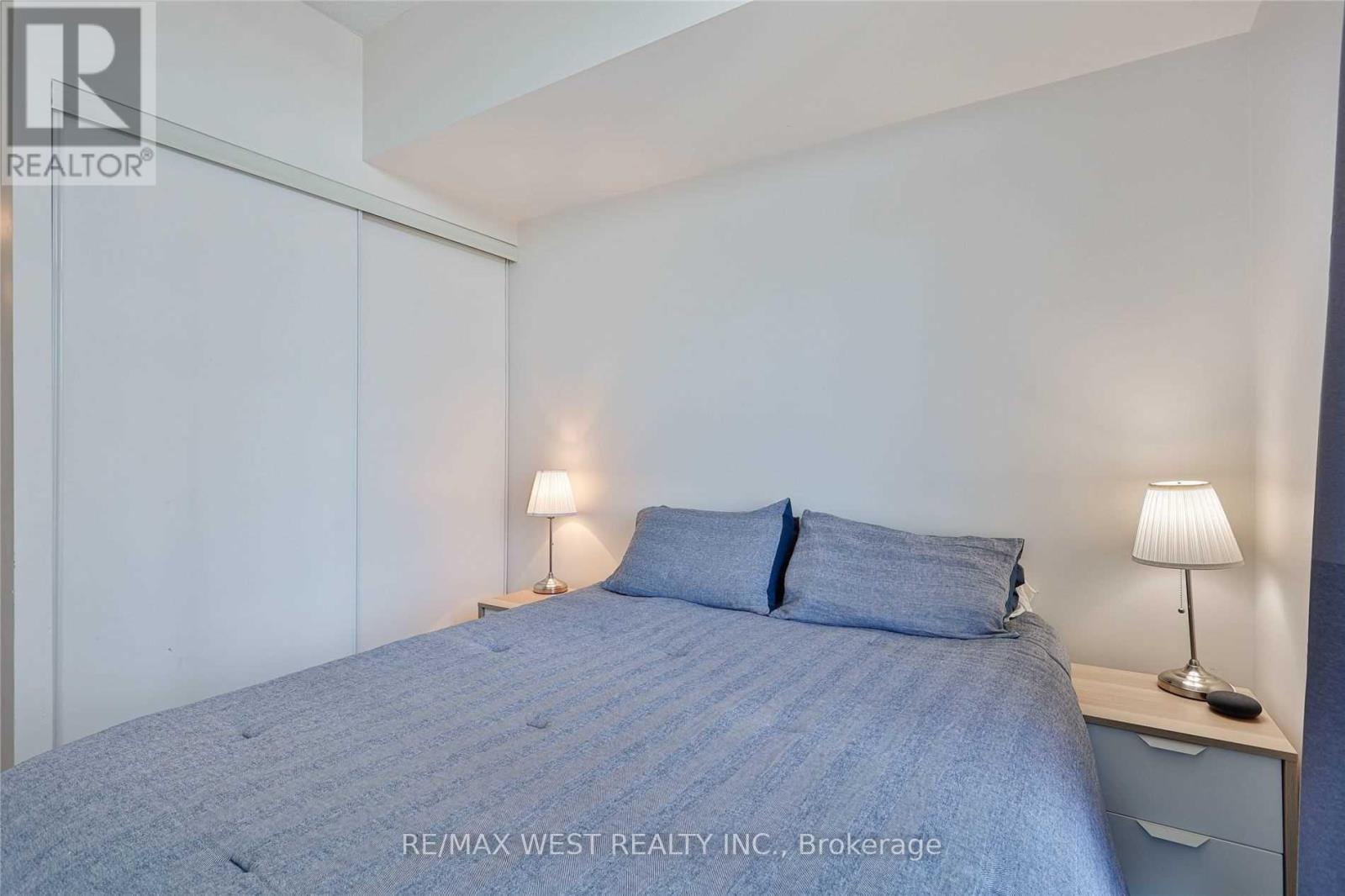 813 - 103 The Queensway, Toronto, Ontario  M6S 5B7 - Photo 24 - W12471389