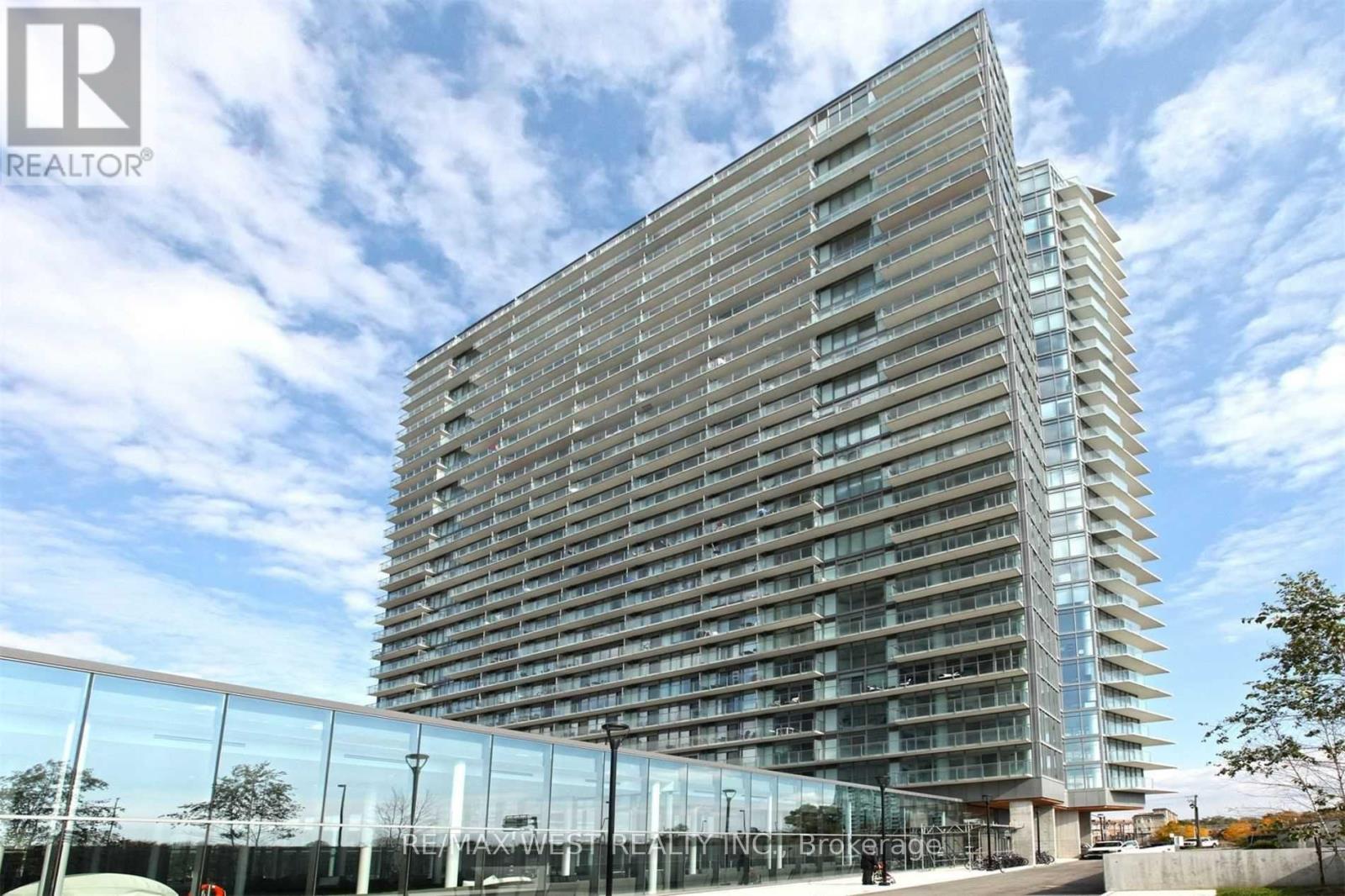 813 - 103 The Queensway, Toronto, Ontario  M6S 5B7 - Photo 3 - W12471389