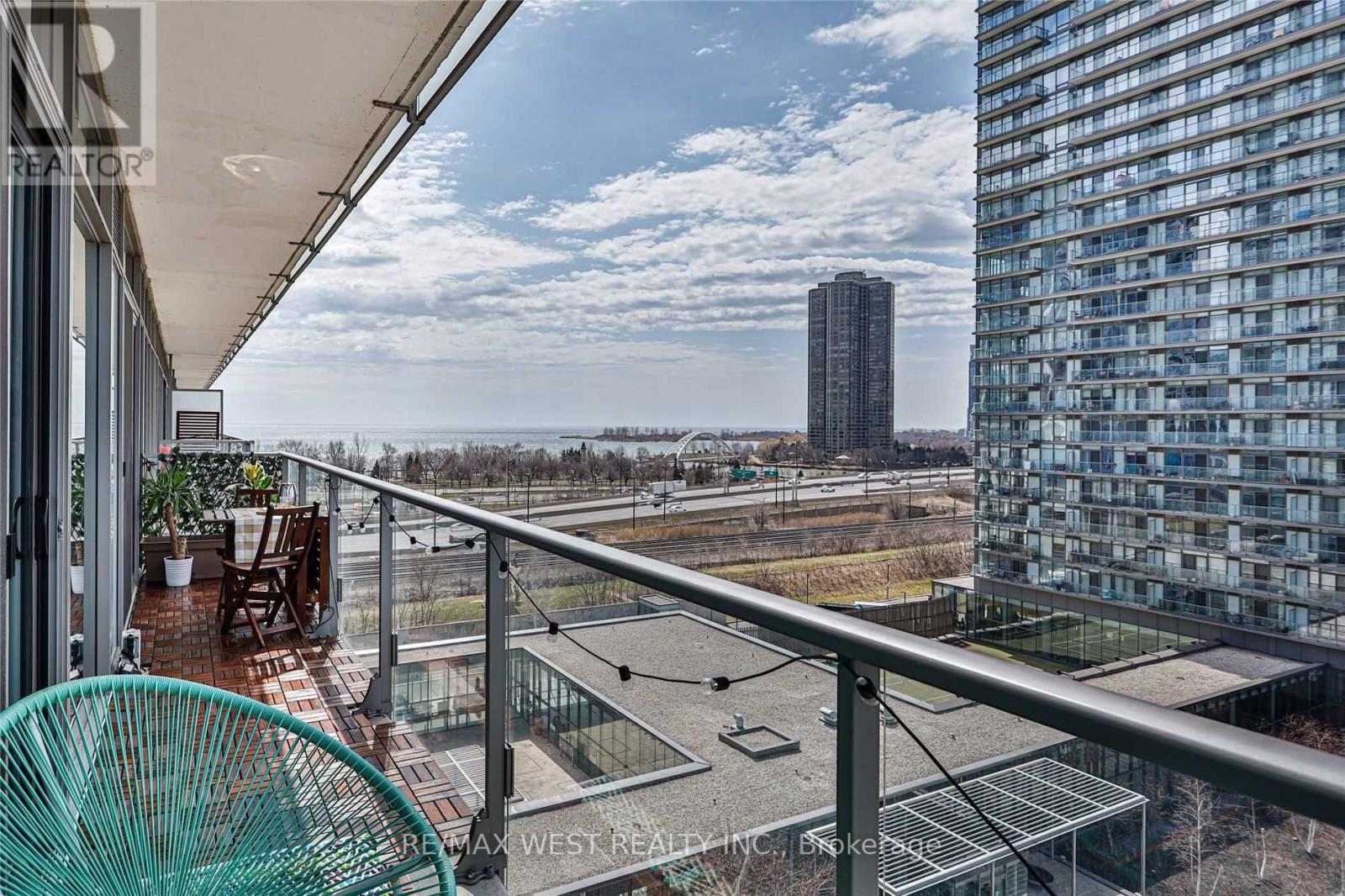 813 - 103 The Queensway, Toronto, Ontario  M6S 5B7 - Photo 30 - W12471389