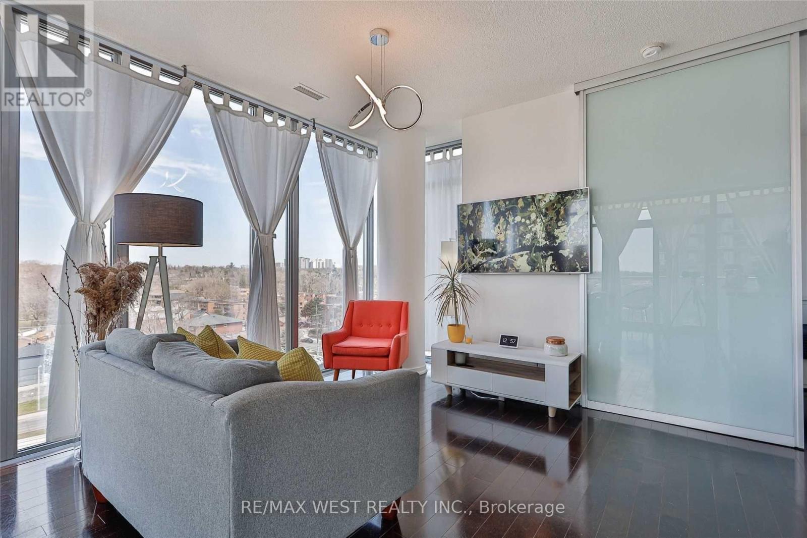 813 - 103 The Queensway, Toronto, Ontario  M6S 5B7 - Photo 9 - W12471389