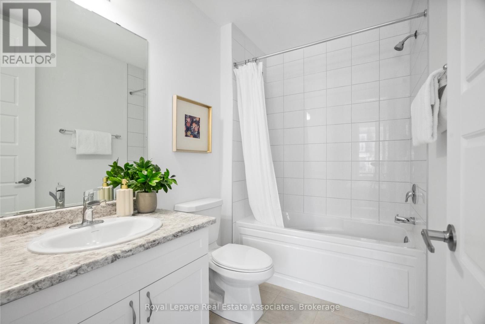 11 Cullingtree Place, Caledon, Ontario  L7C 4N7 - Photo 4 - W12471395