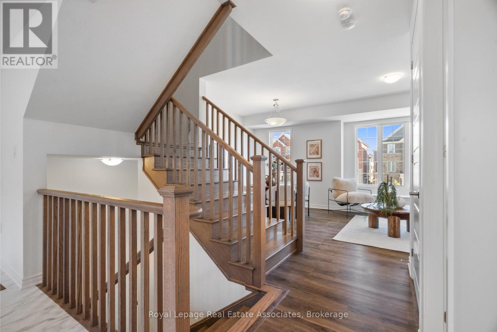 11 Cullingtree Place, Caledon, Ontario  L7C 4N7 - Photo 5 - W12471395