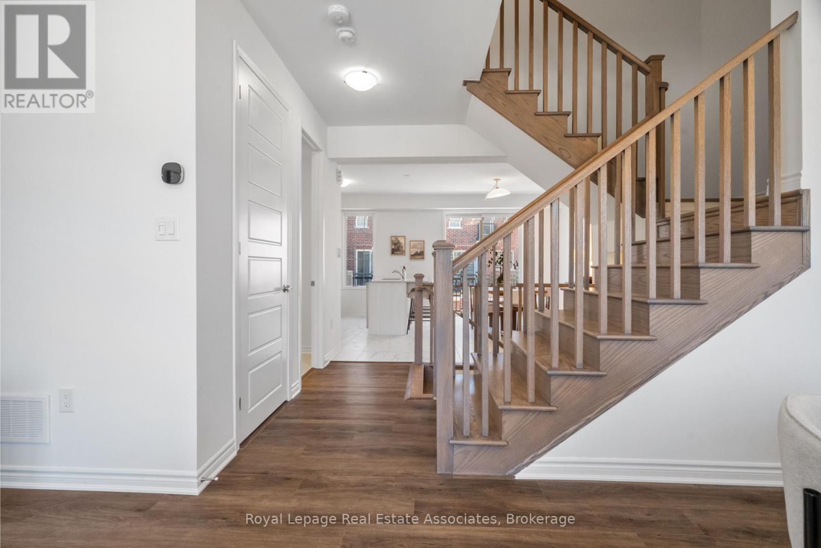11 Cullingtree Place, Caledon, Ontario  L7C 4N7 - Photo 6 - W12471395