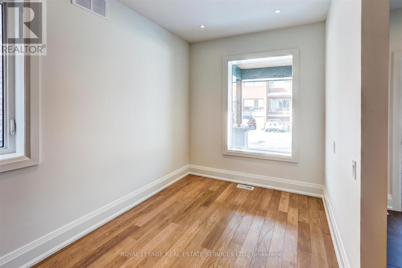 Front/main - 25 Boler Street, Toronto, Ontario  M6P 2Y2 - Photo 11 - W12471401