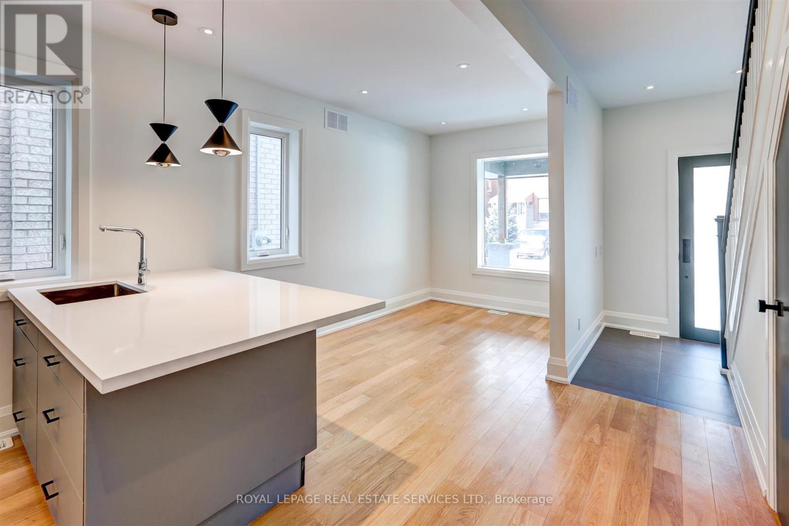 Front/main - 25 Boler Street, Toronto, Ontario  M6P 2Y2 - Photo 3 - W12471401